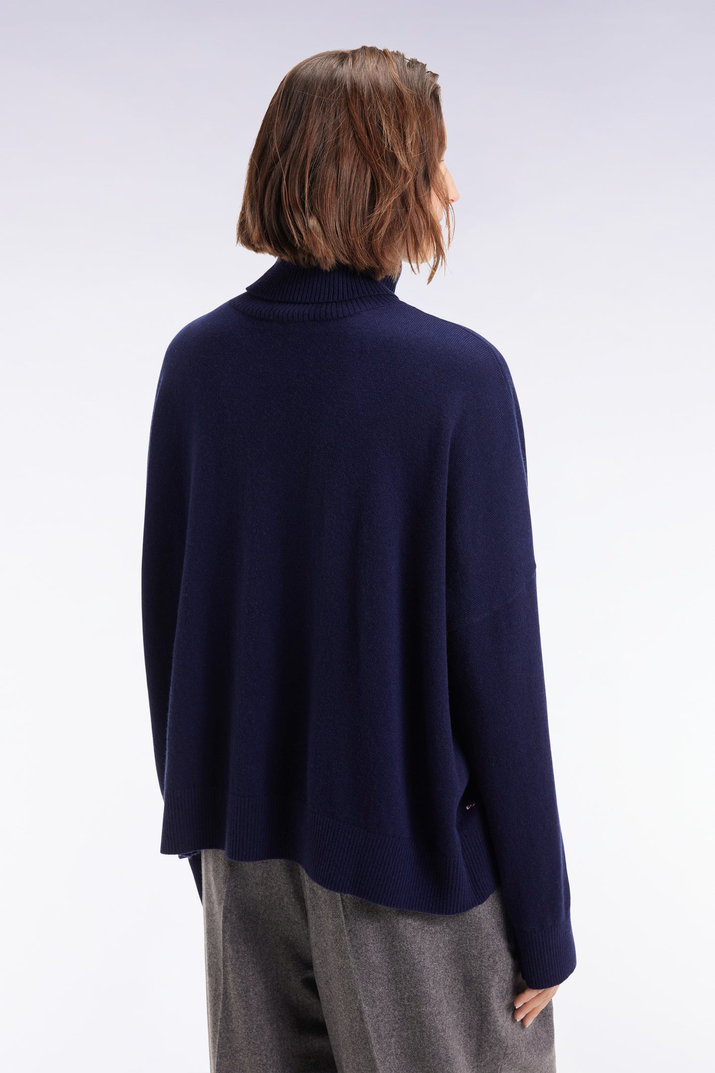 Pull à col roulé en laine et cachemire marine coupe Relaxed