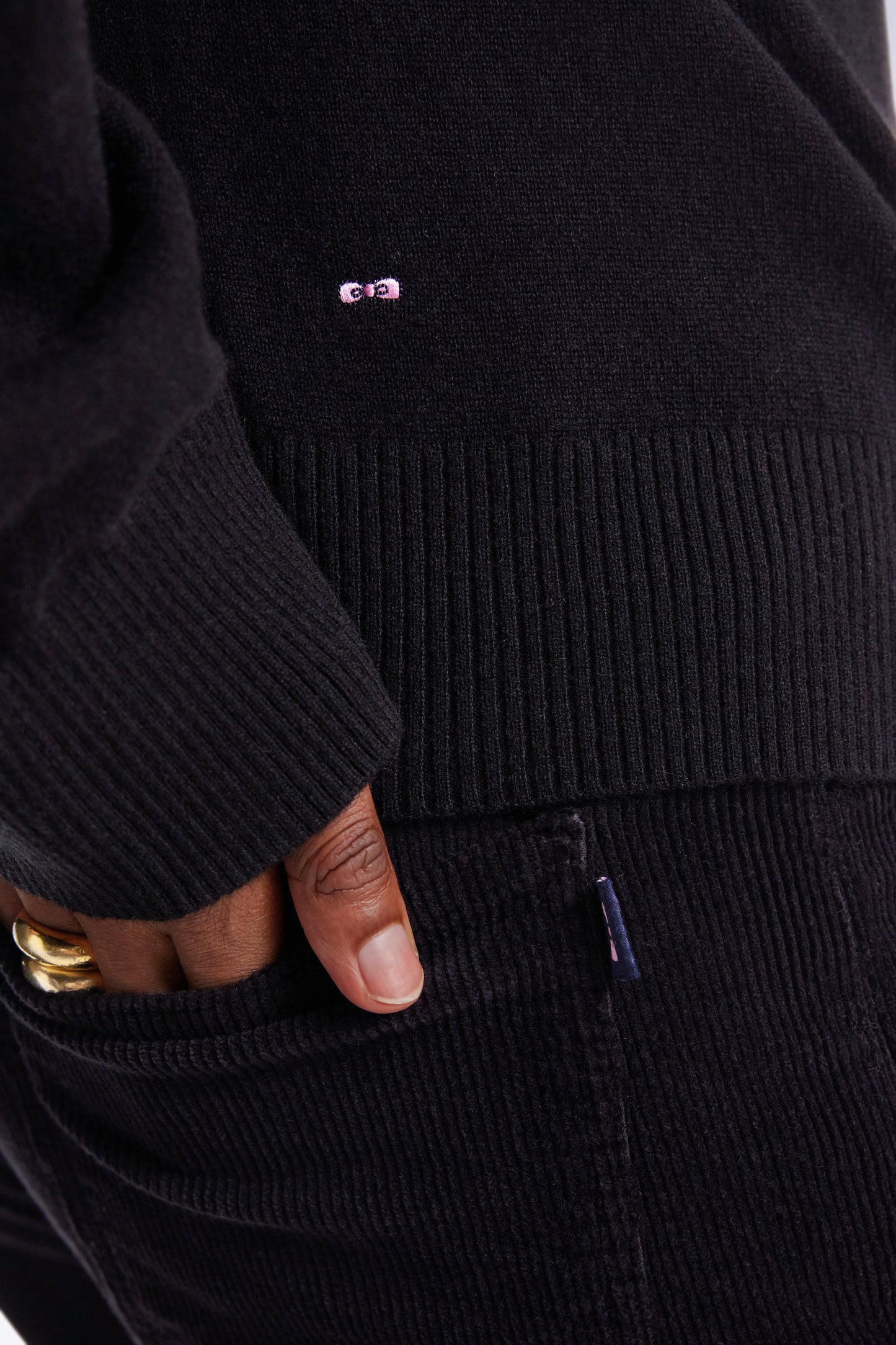 Pull à col roulé en laine et cachemire noir coupe Relaxed