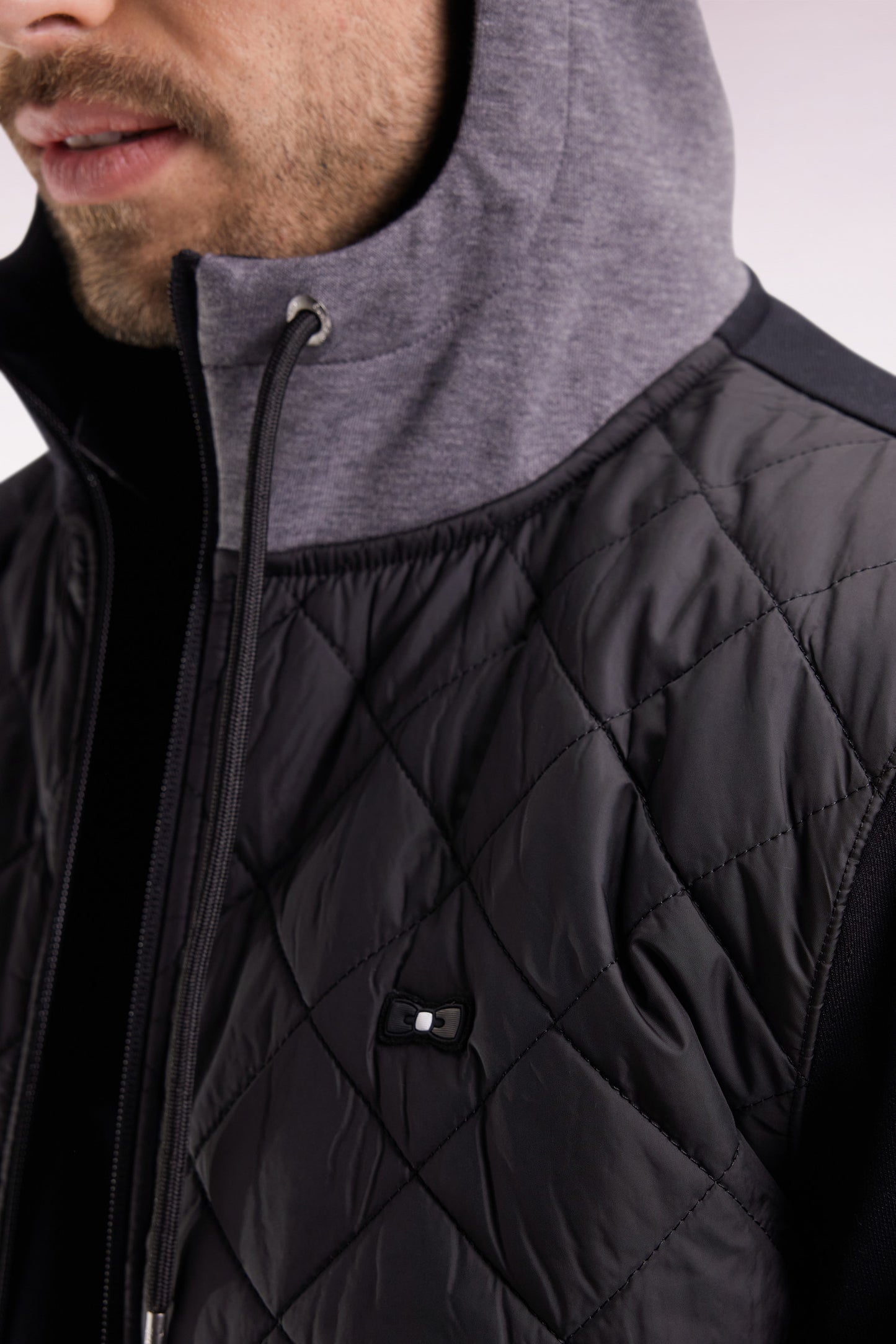 Sweatshirt zippé en interlock bimatière matelassé noir et gris