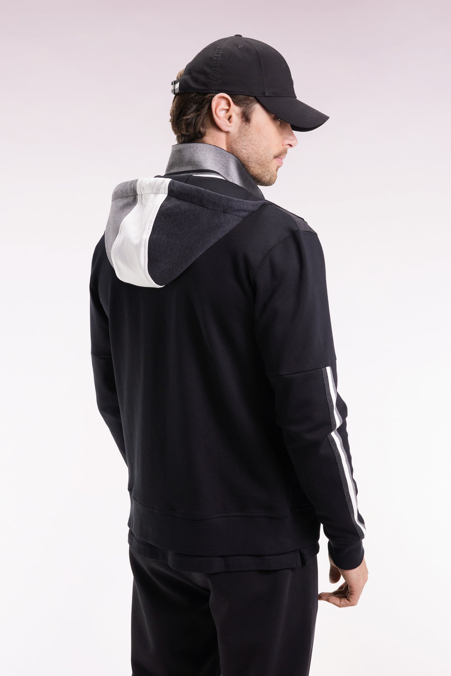 Sweatshirt zippé en interlock bimatière matelassé noir et gris