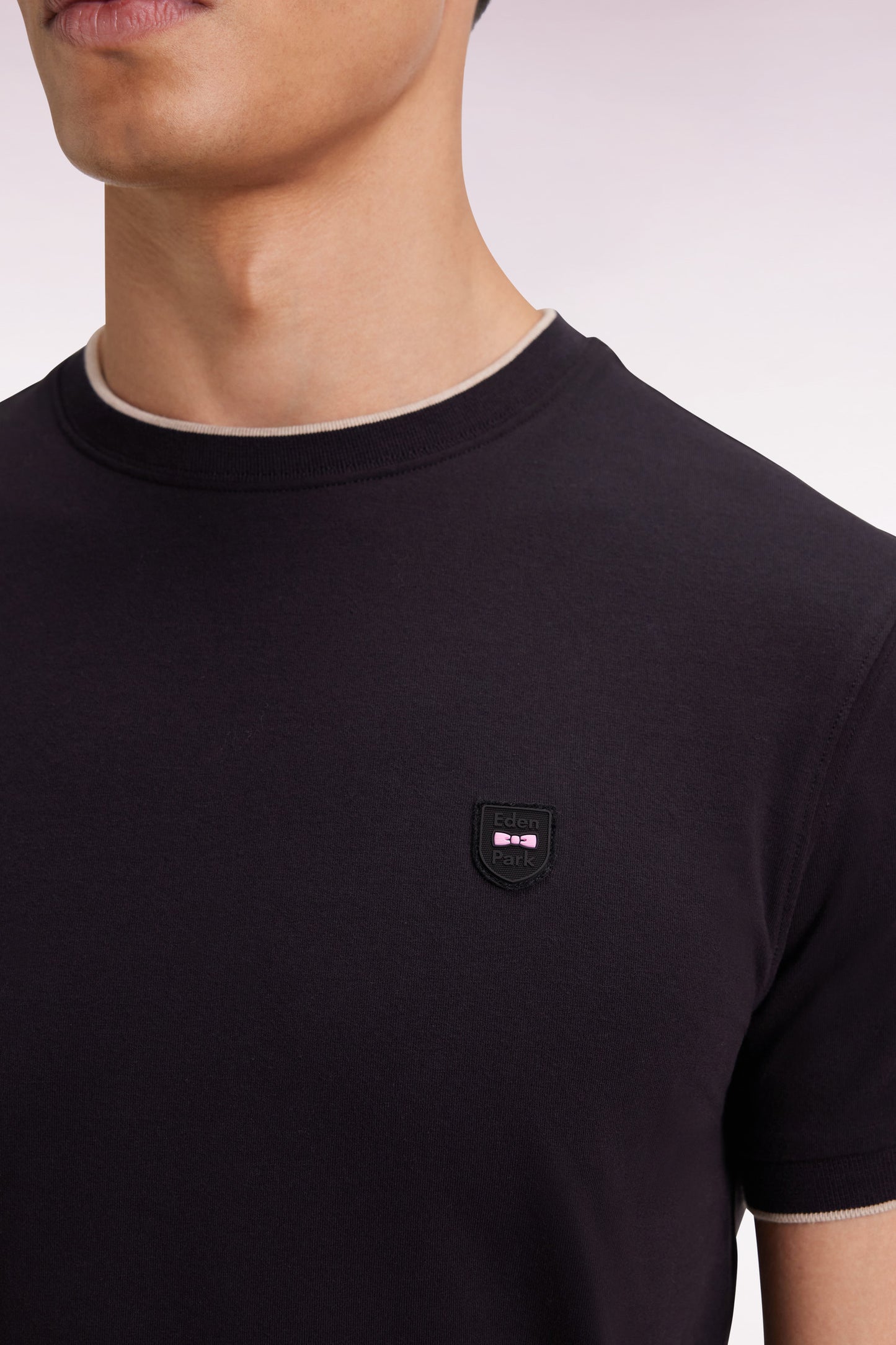 T-shirt à manches courtes en coton stretch noir coupe ajustée