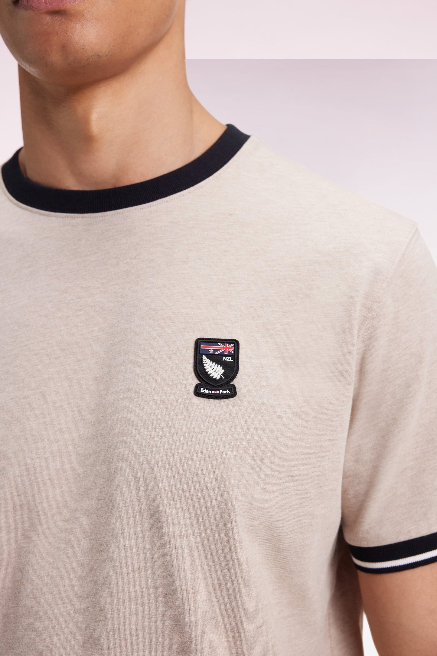 T-shirt à manches courtes en coton beige et marine Nouvelle Zélande