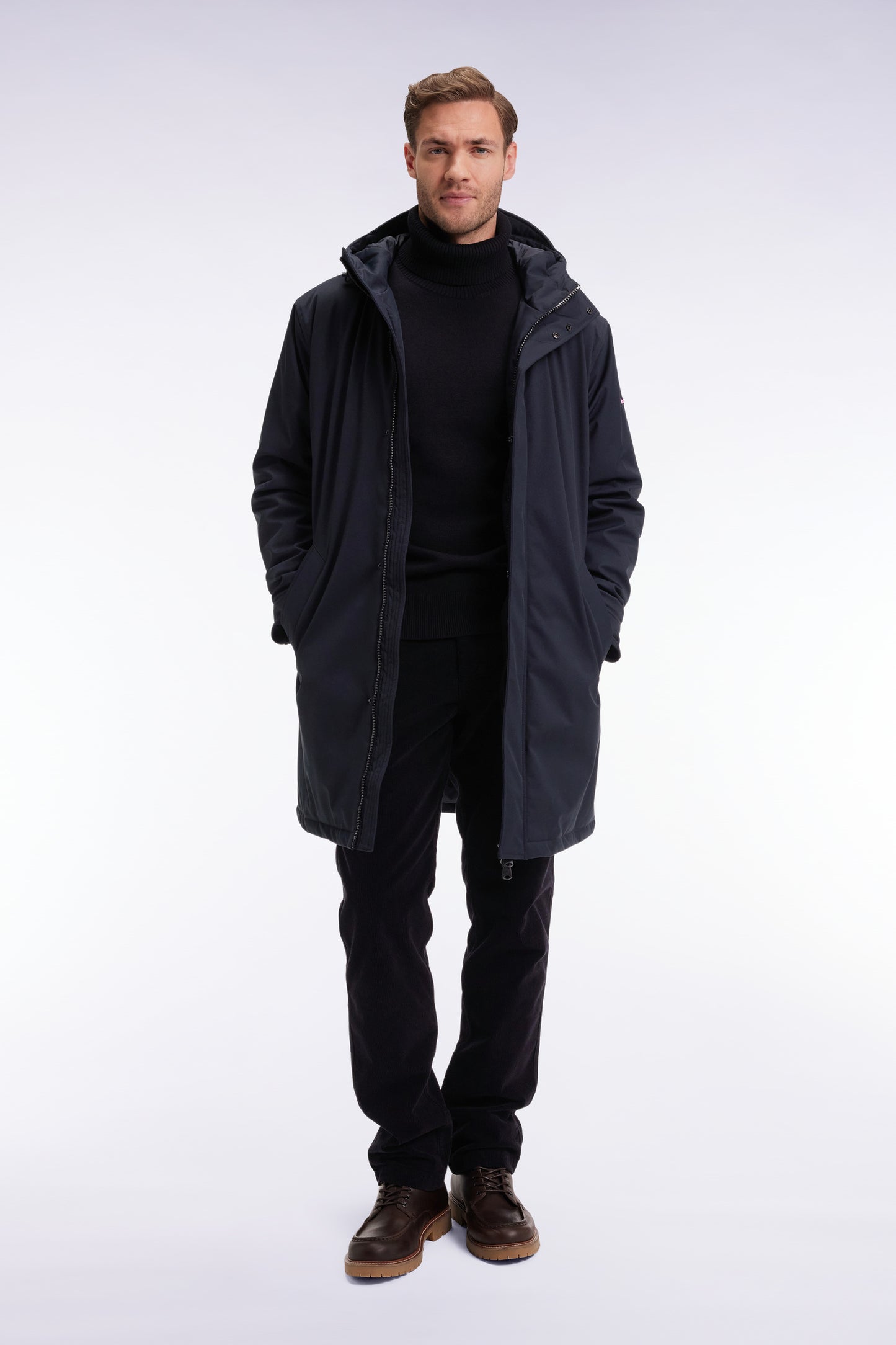 Parka longue en nylon noir à capuche intégrée