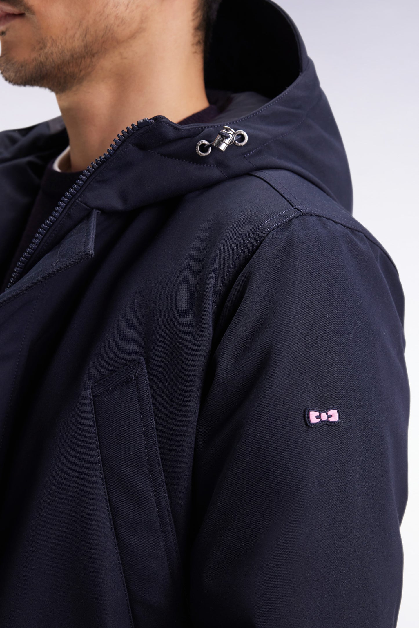 Parka courte en nylon marine à poches plaquées