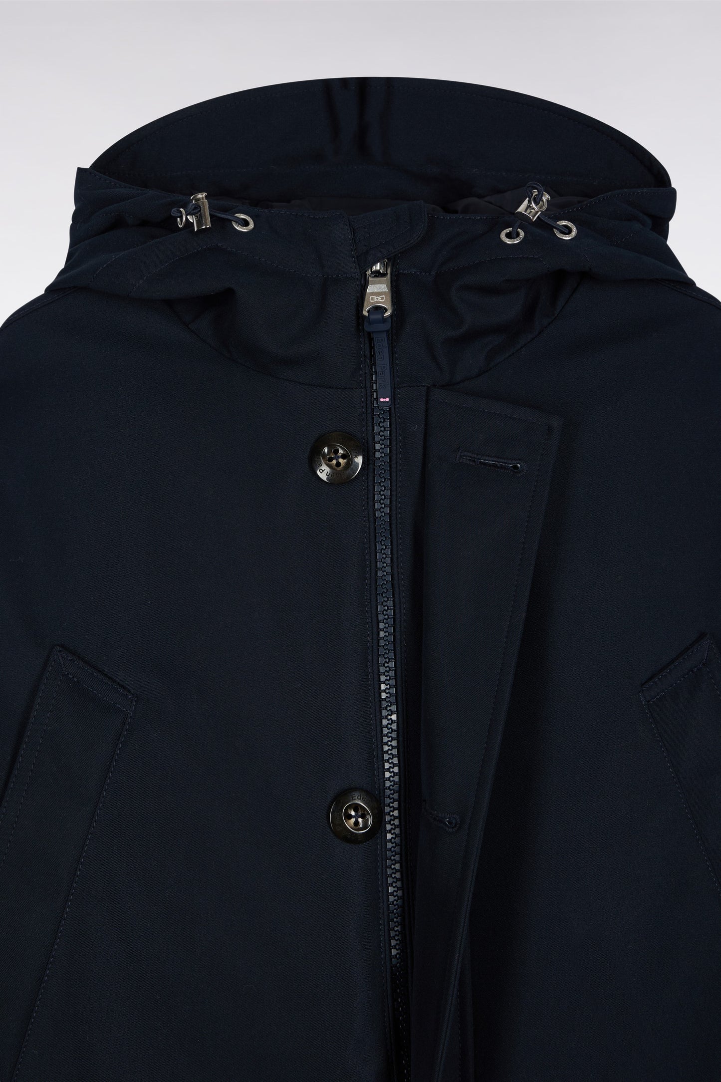 Parka courte en nylon marine à poches plaquées