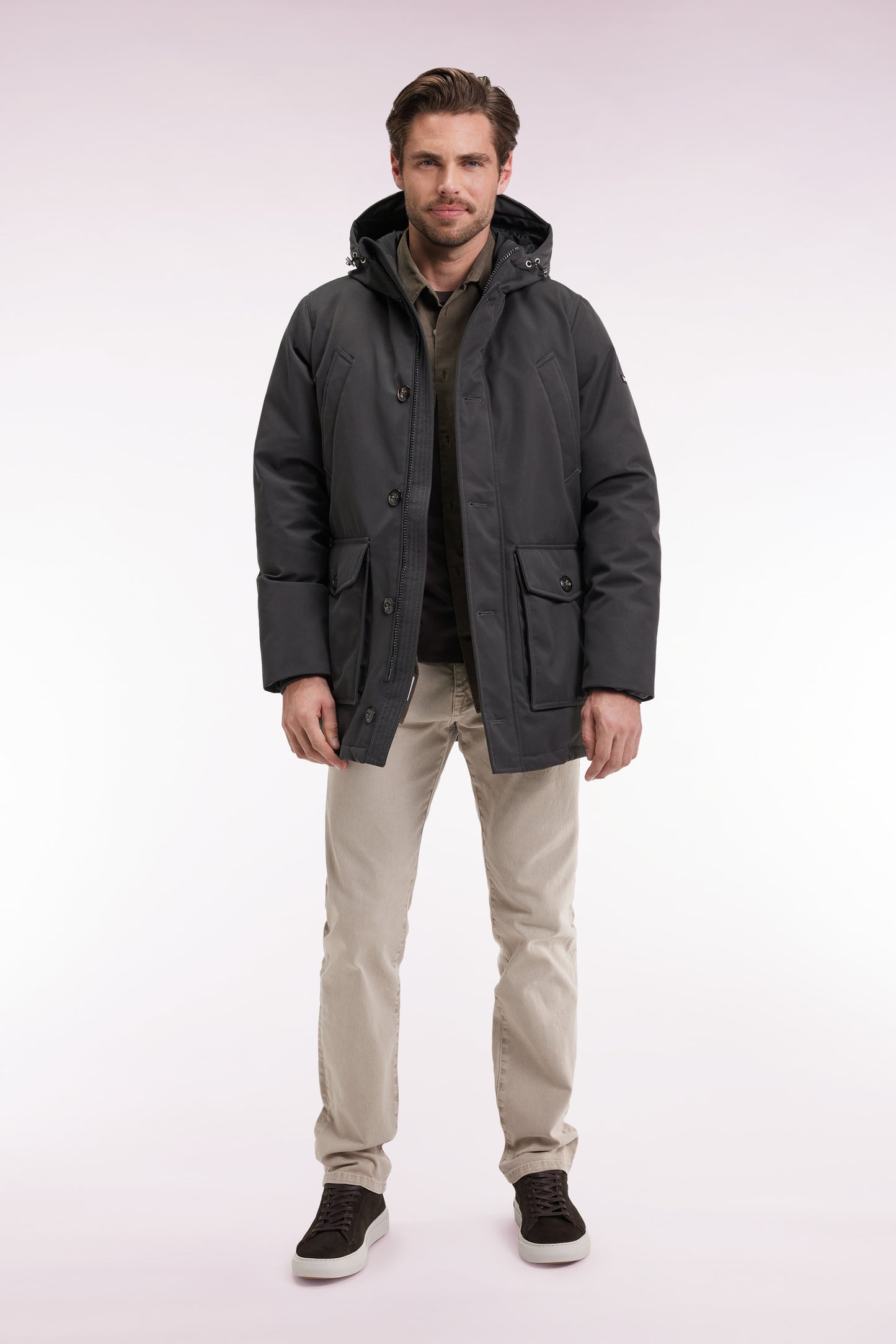 Parka courte en nylon kaki à poches plaquées