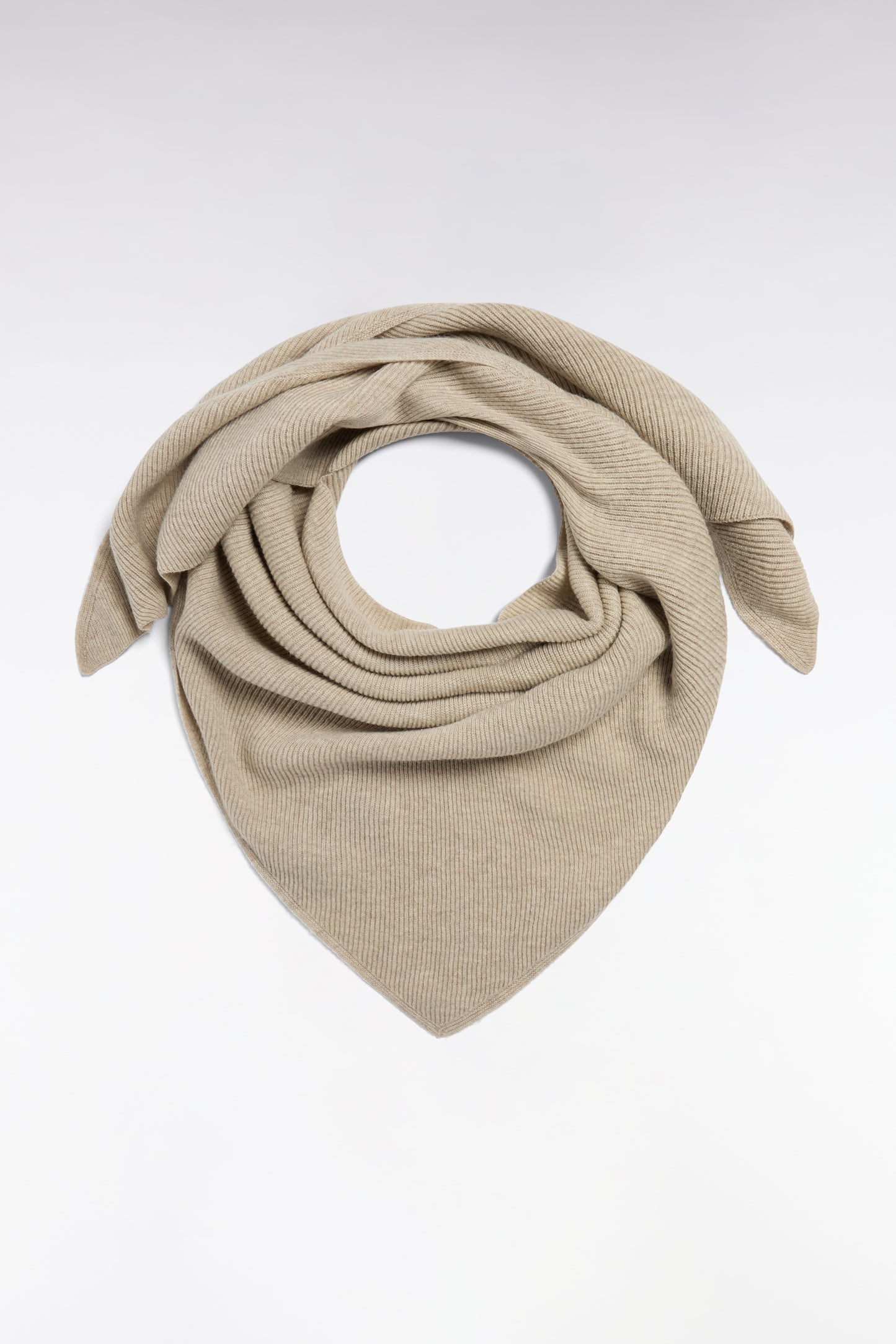 Écharpe triangle en laine vierge et cachemire beige