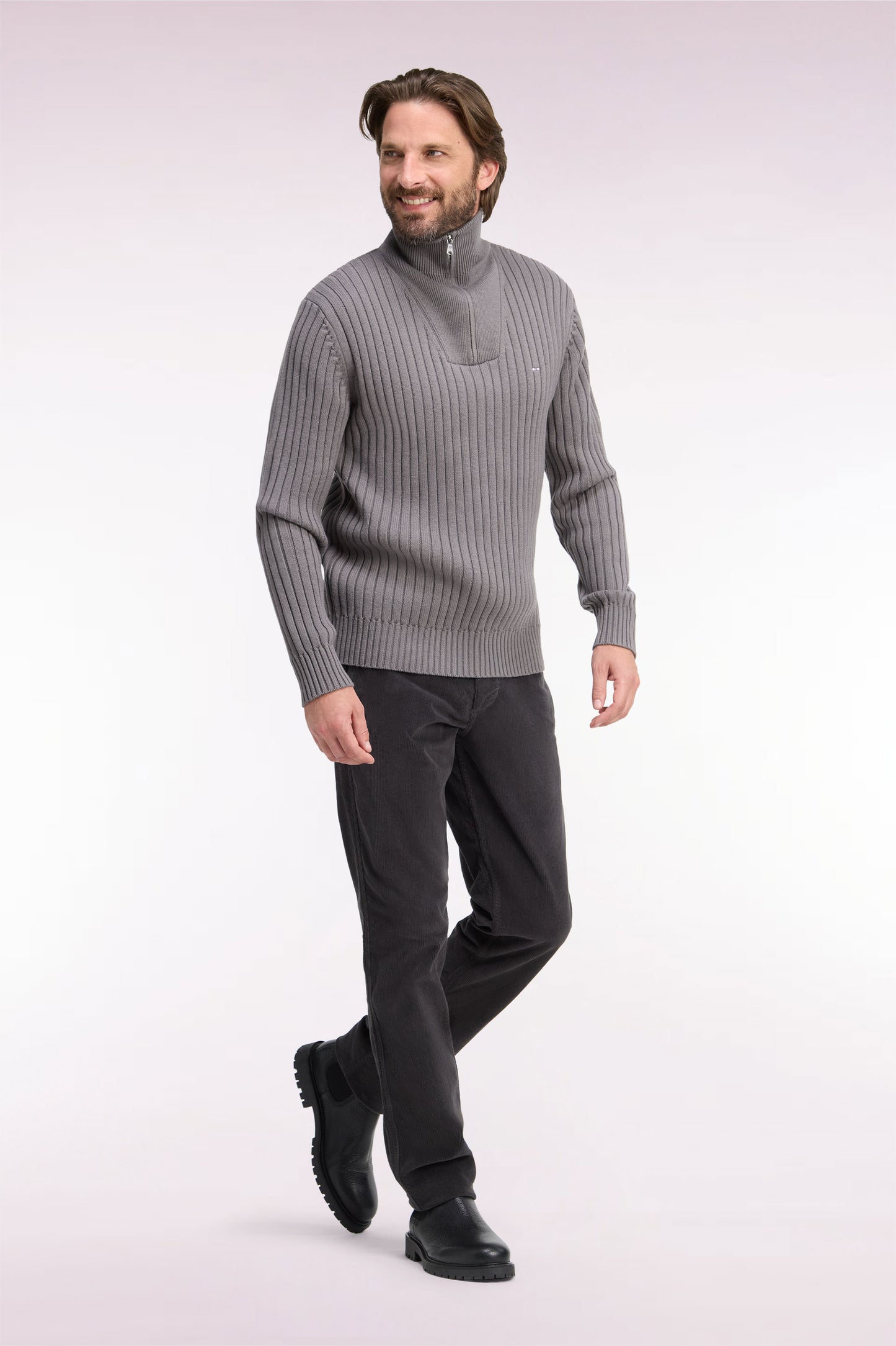Pantalon chino sans plis en velours côtelé kaki coupe regular