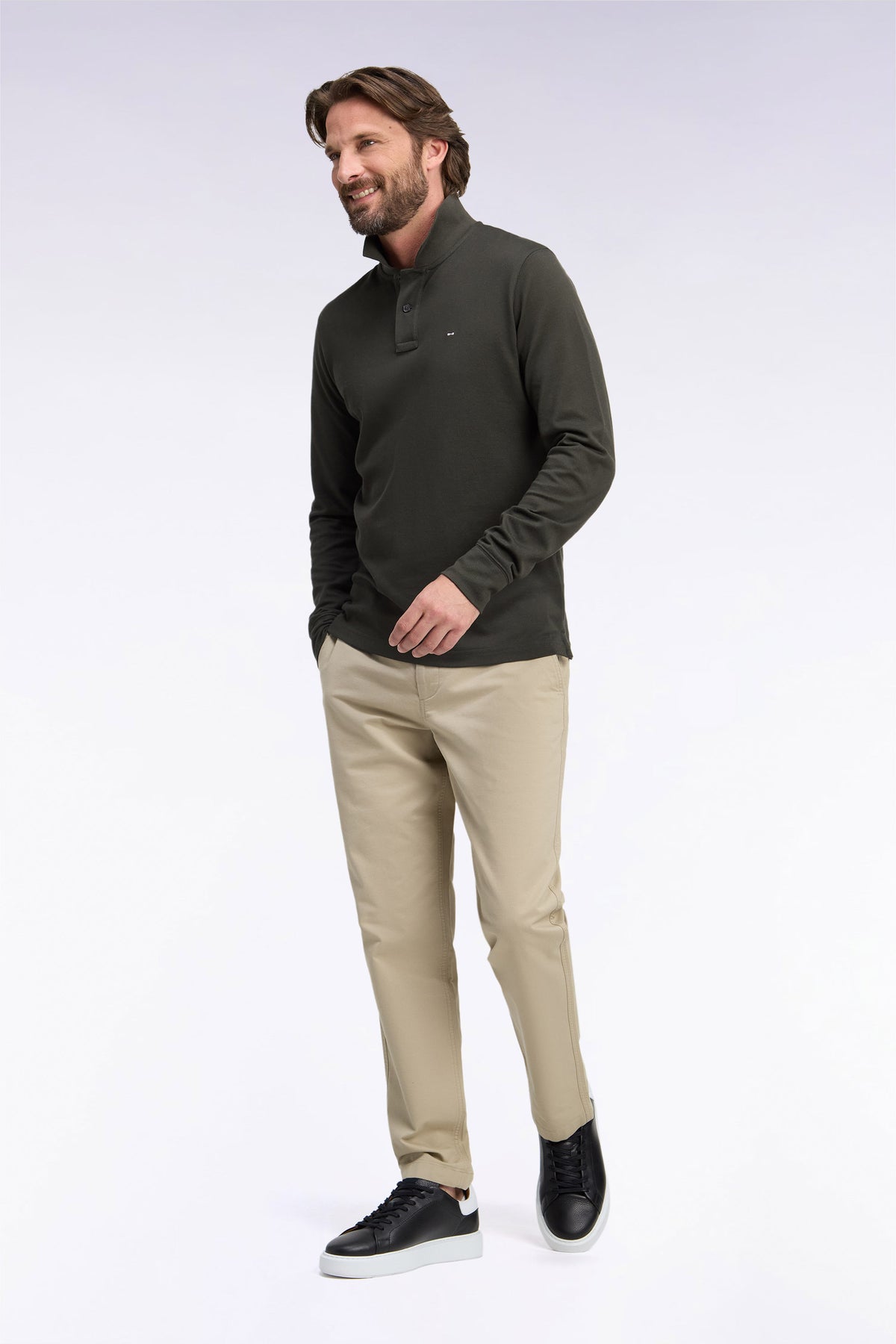 Pantalon chino sans plis en piqué de coton stretch beige coupe regular