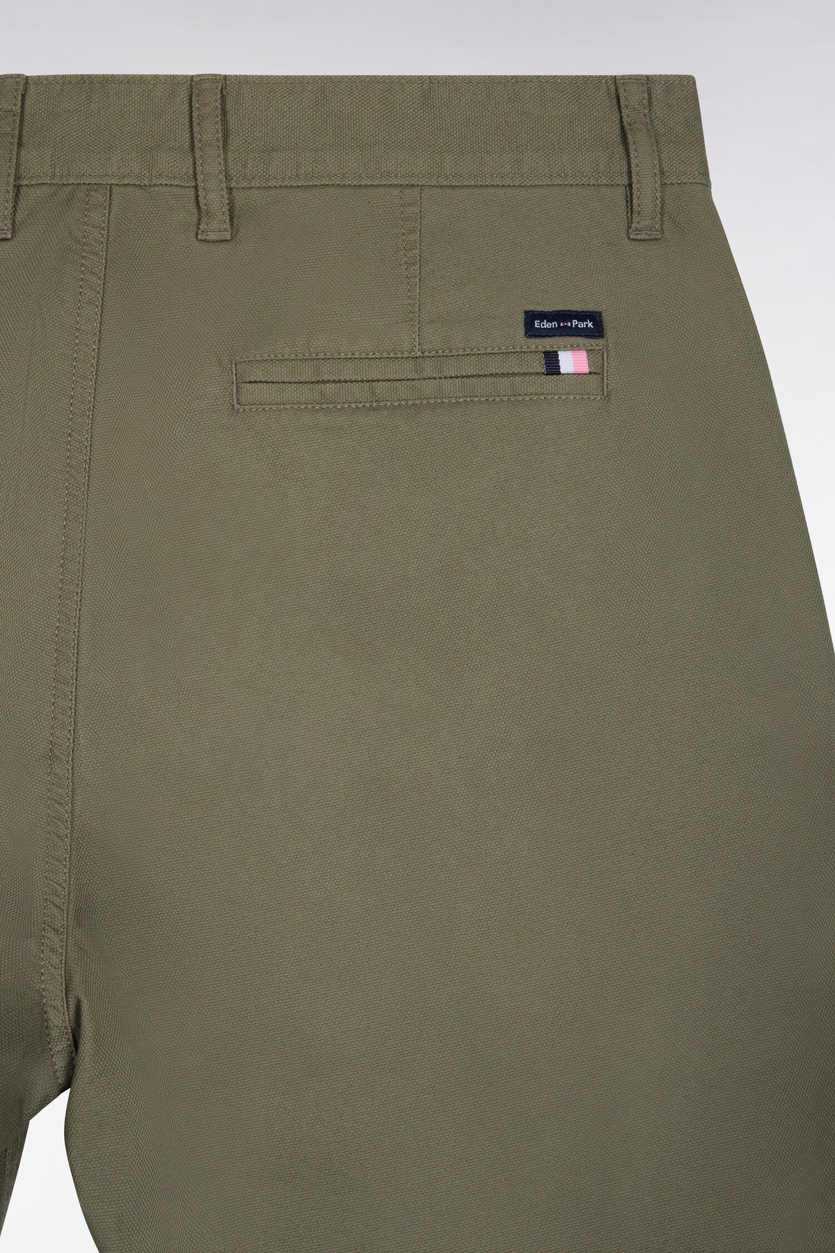 Pantalon chino sans plis en piqué de coton stretch kaki clair coupe regular
