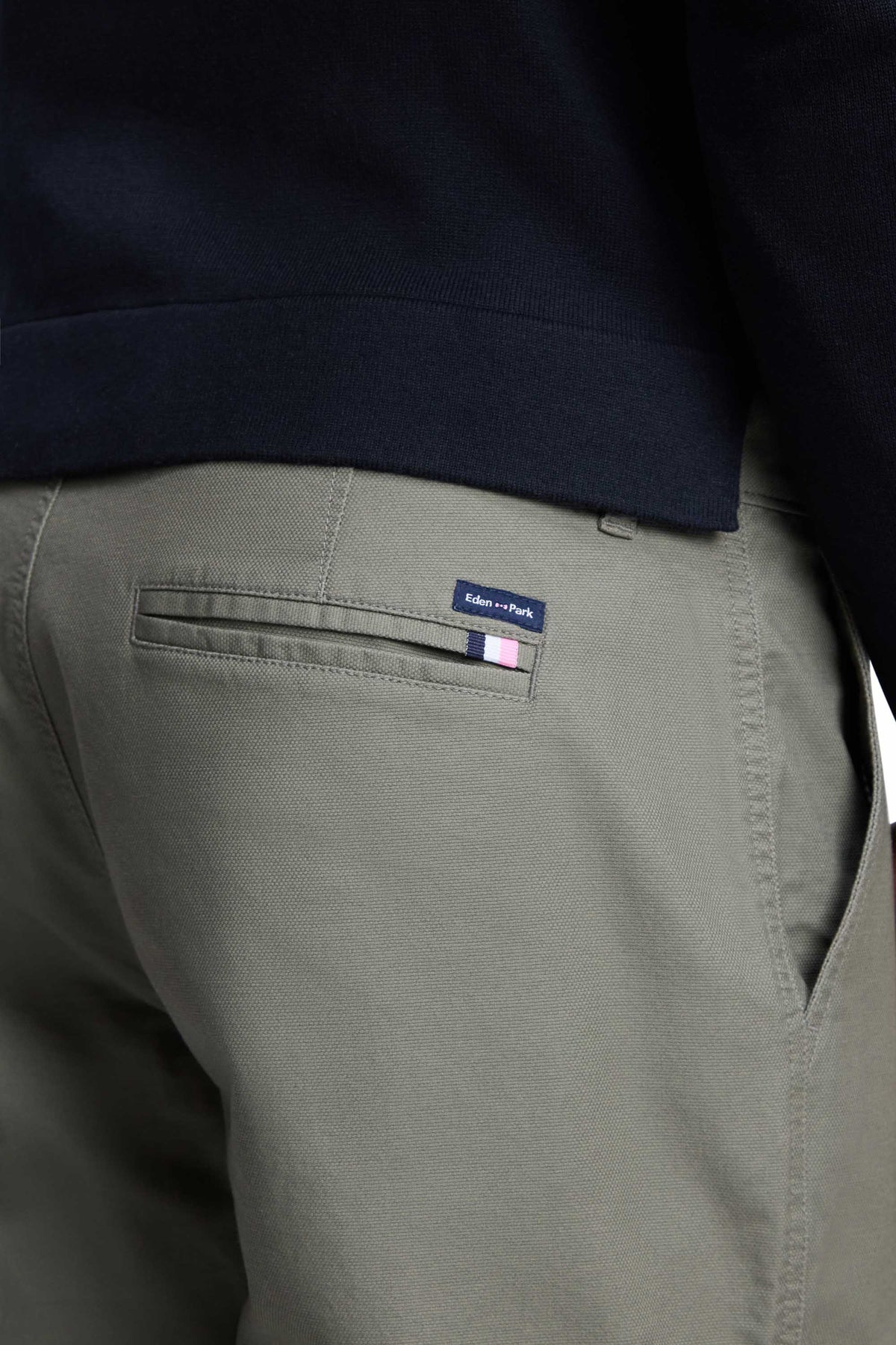 Pantalon chino sans plis en piqué de coton stretch kaki clair coupe regular