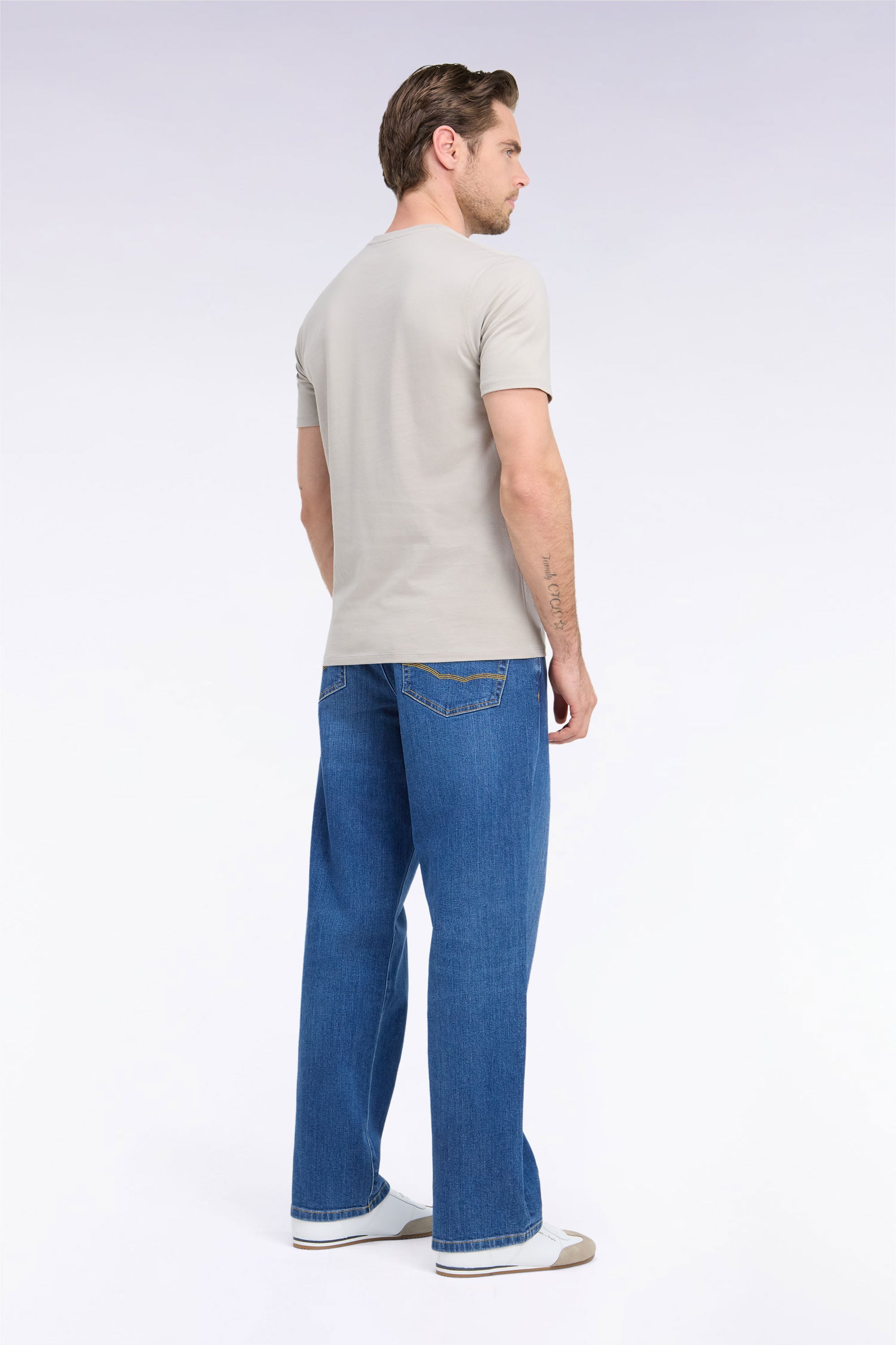 Jean en denim stretch bleu stone bleach coupe regular