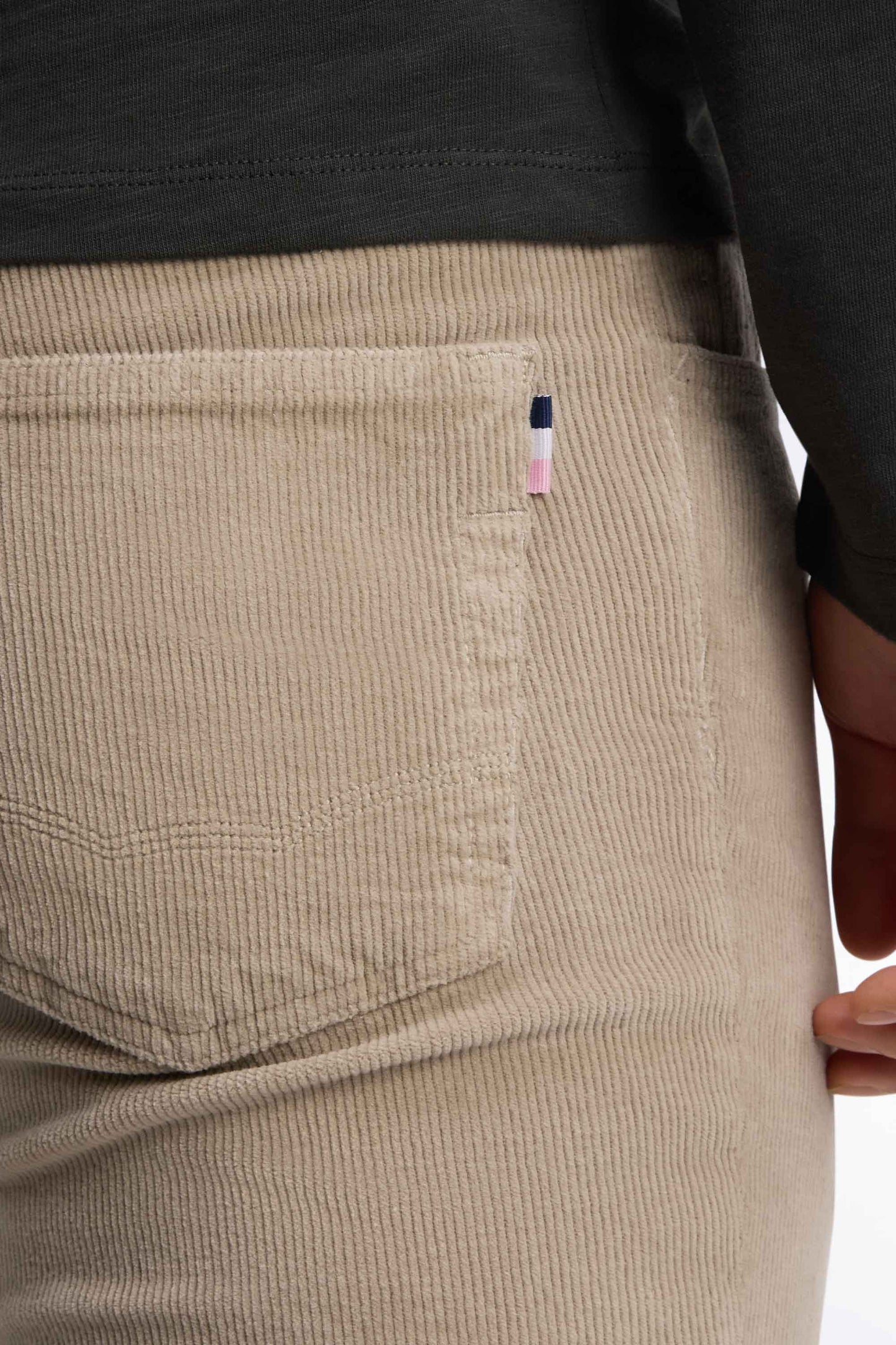 Pantalon 5 poches en velours côtelé beige coupe regular