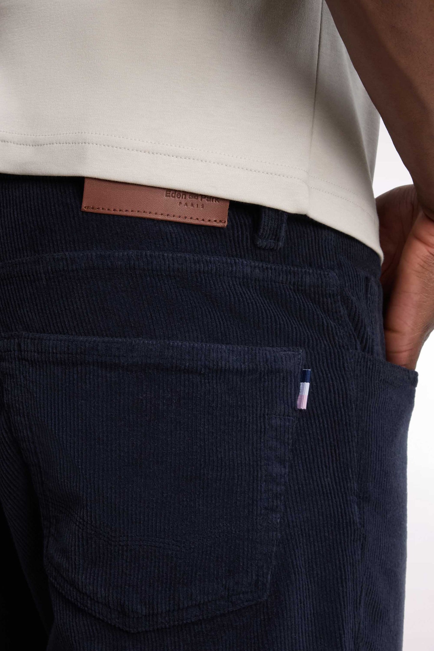 Pantalon 5 poches en velours côtelé marine coupe regular