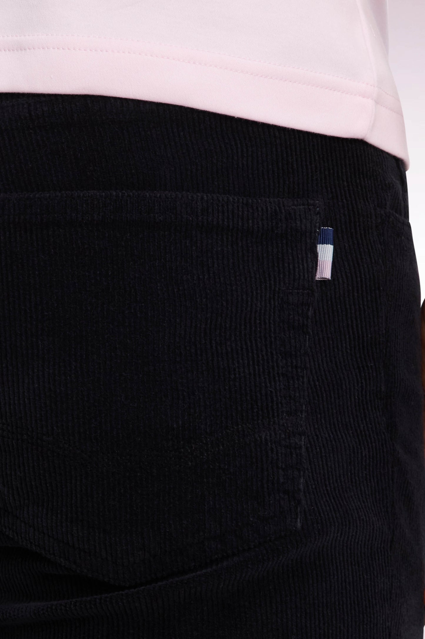 Pantalon 5 poches en velours côtelé noir coupe regular