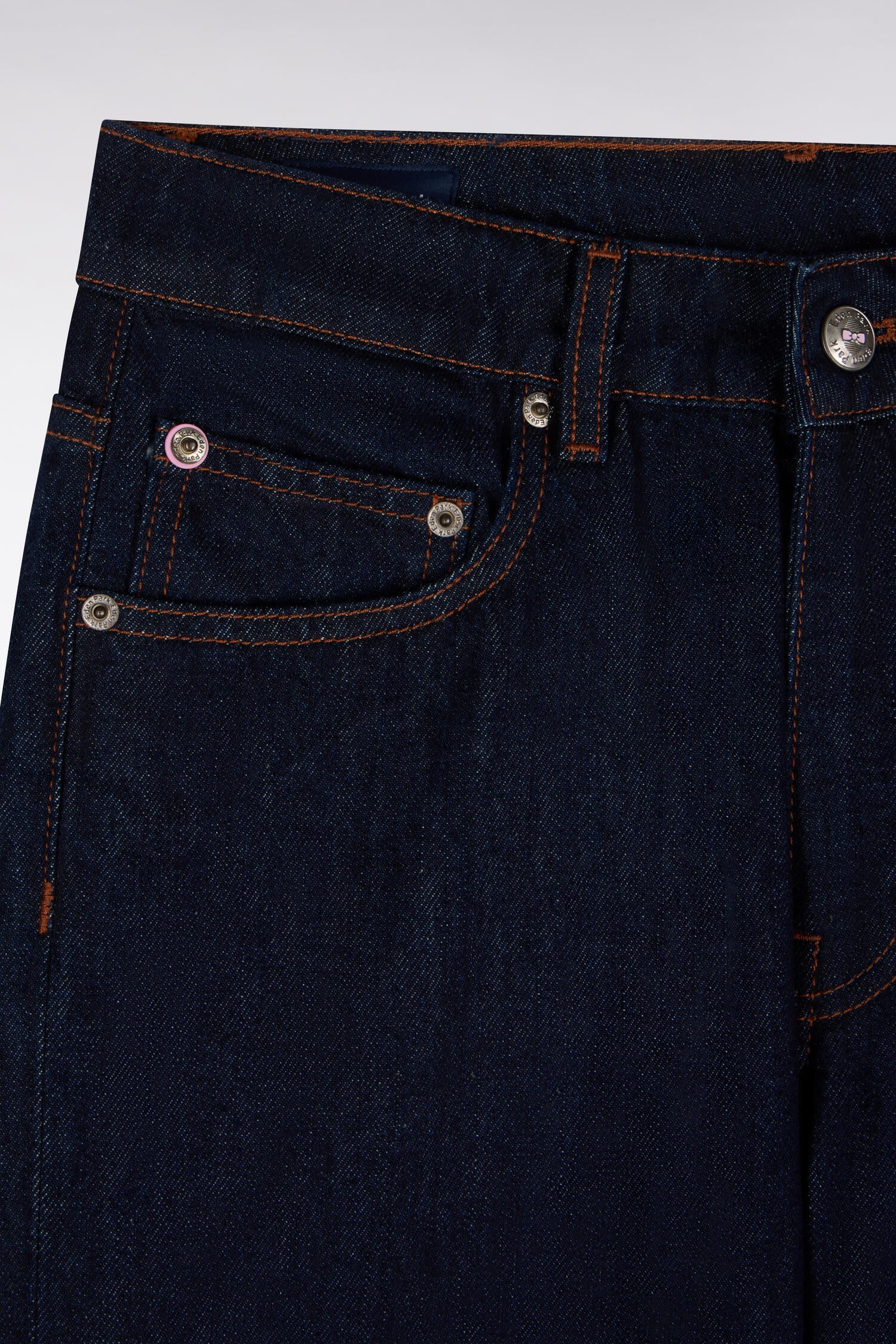 Jean en denim brut coupe regular mid-rise