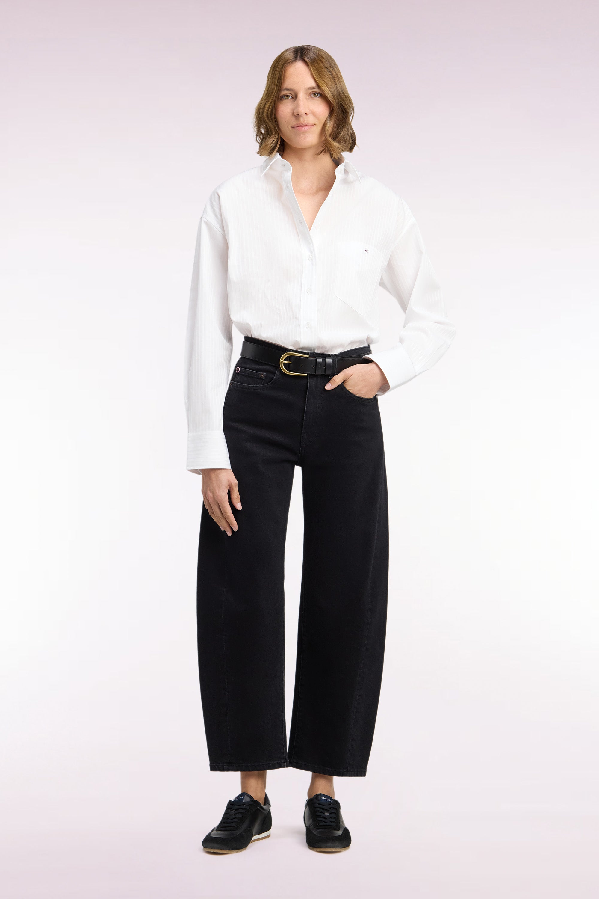Jean en denim stretch gris foncé coupe barrel