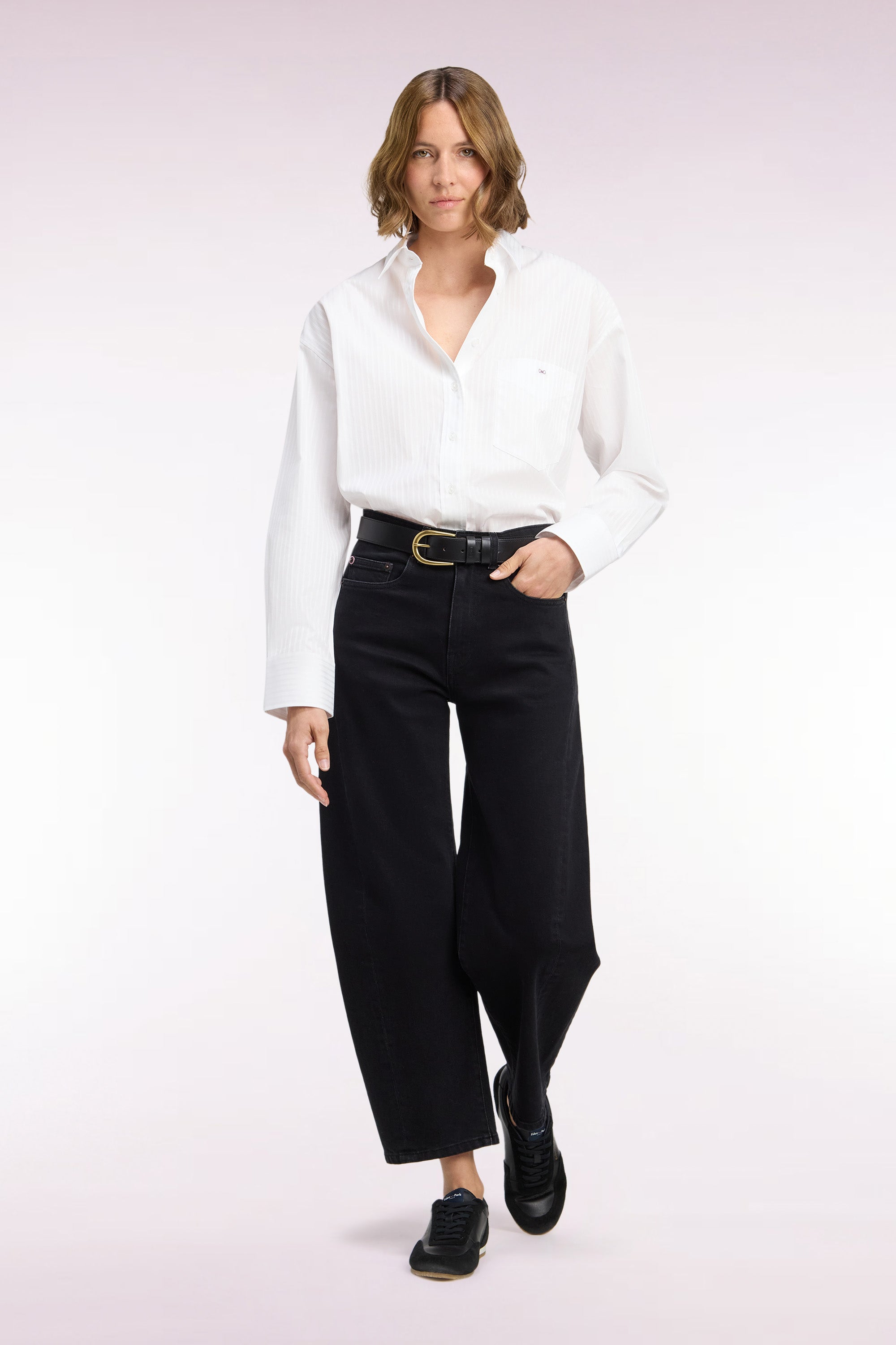 Jean en denim stretch gris foncé coupe barrel