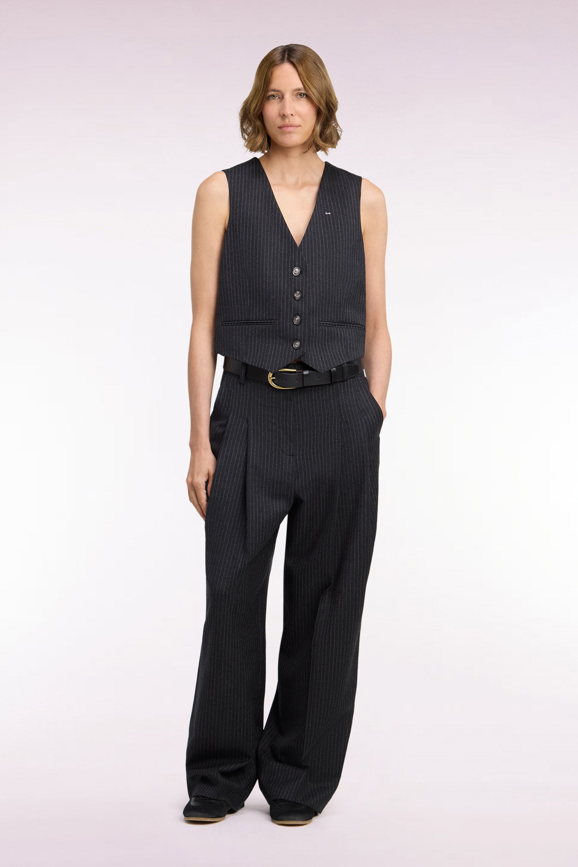 Pantalon tailleur en laine stretch noir rayé coupe droite