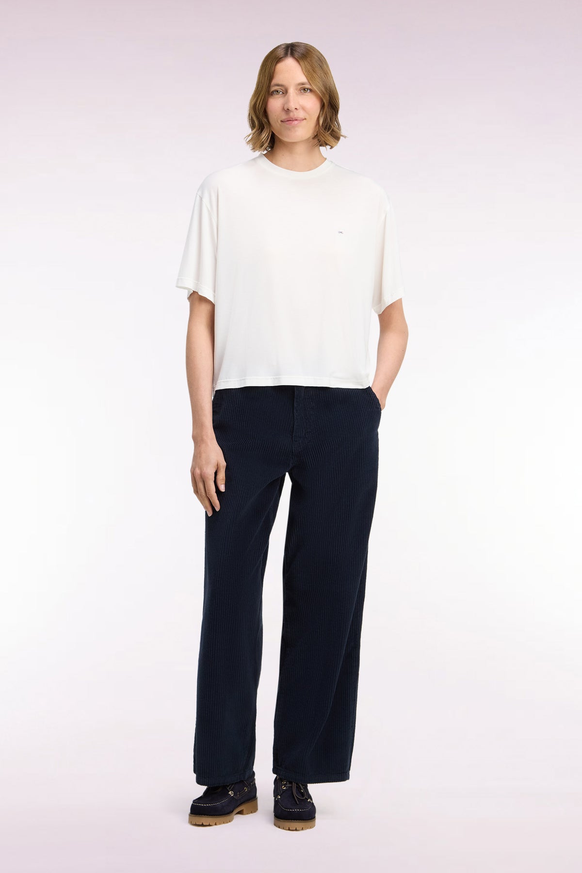 Pantalon en velours côtelé marine coupe droite