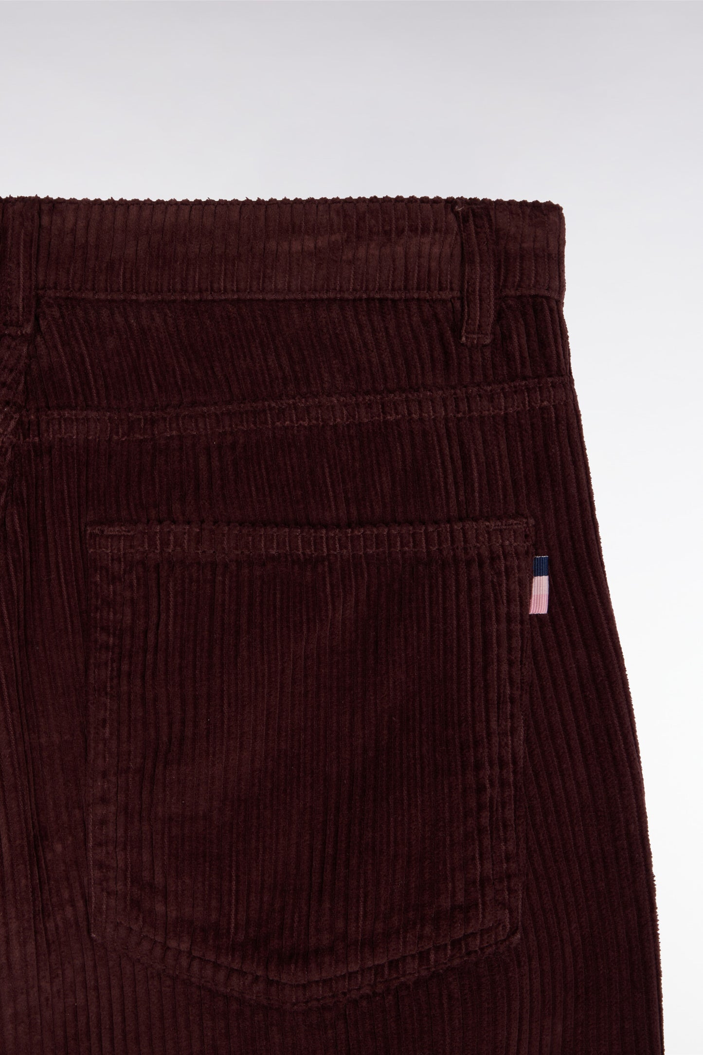 Pantalon en velours côtelé marron coupe droite