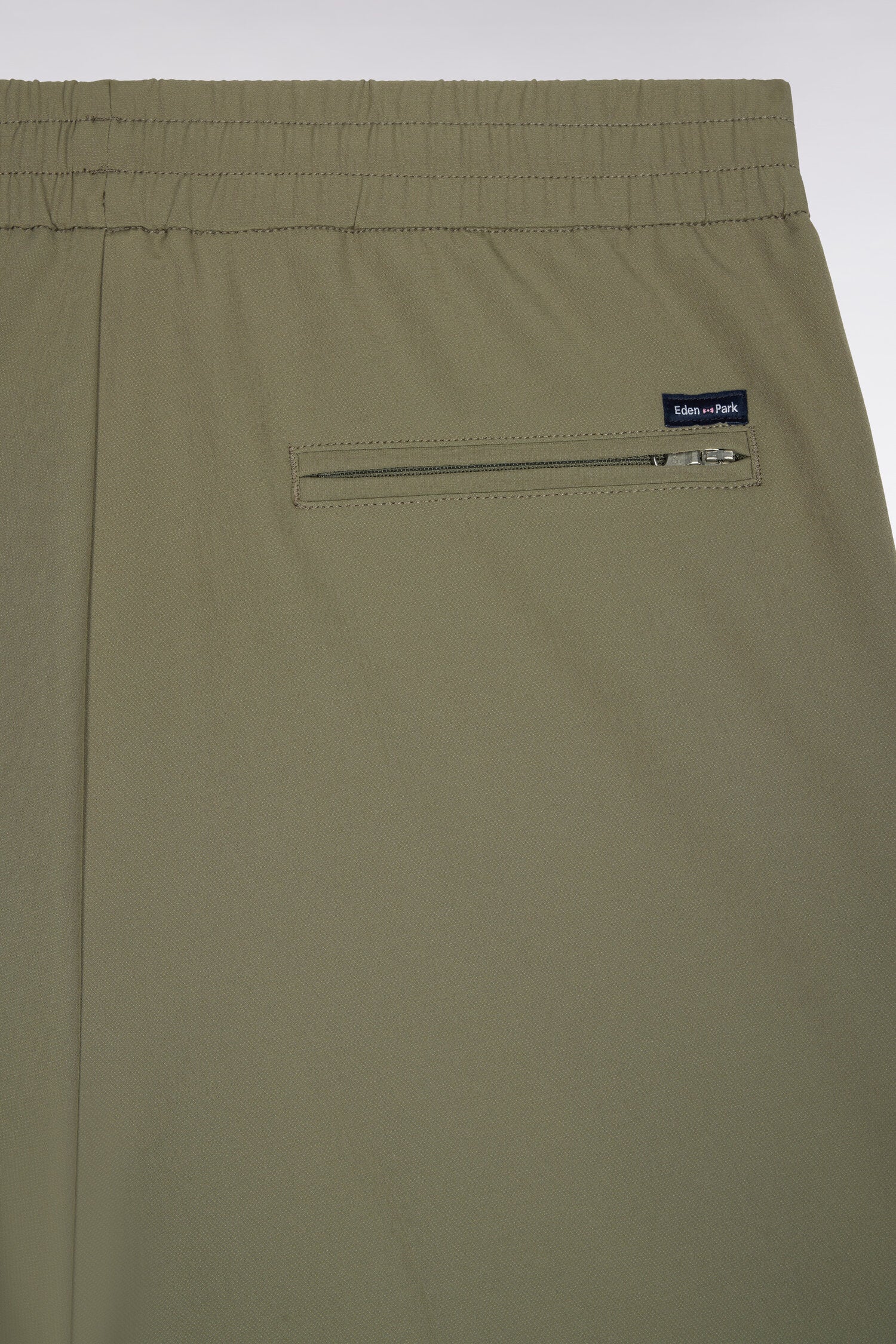 pantalón con taille élastiquée de nailon stretch technique verde olive coupe Modern