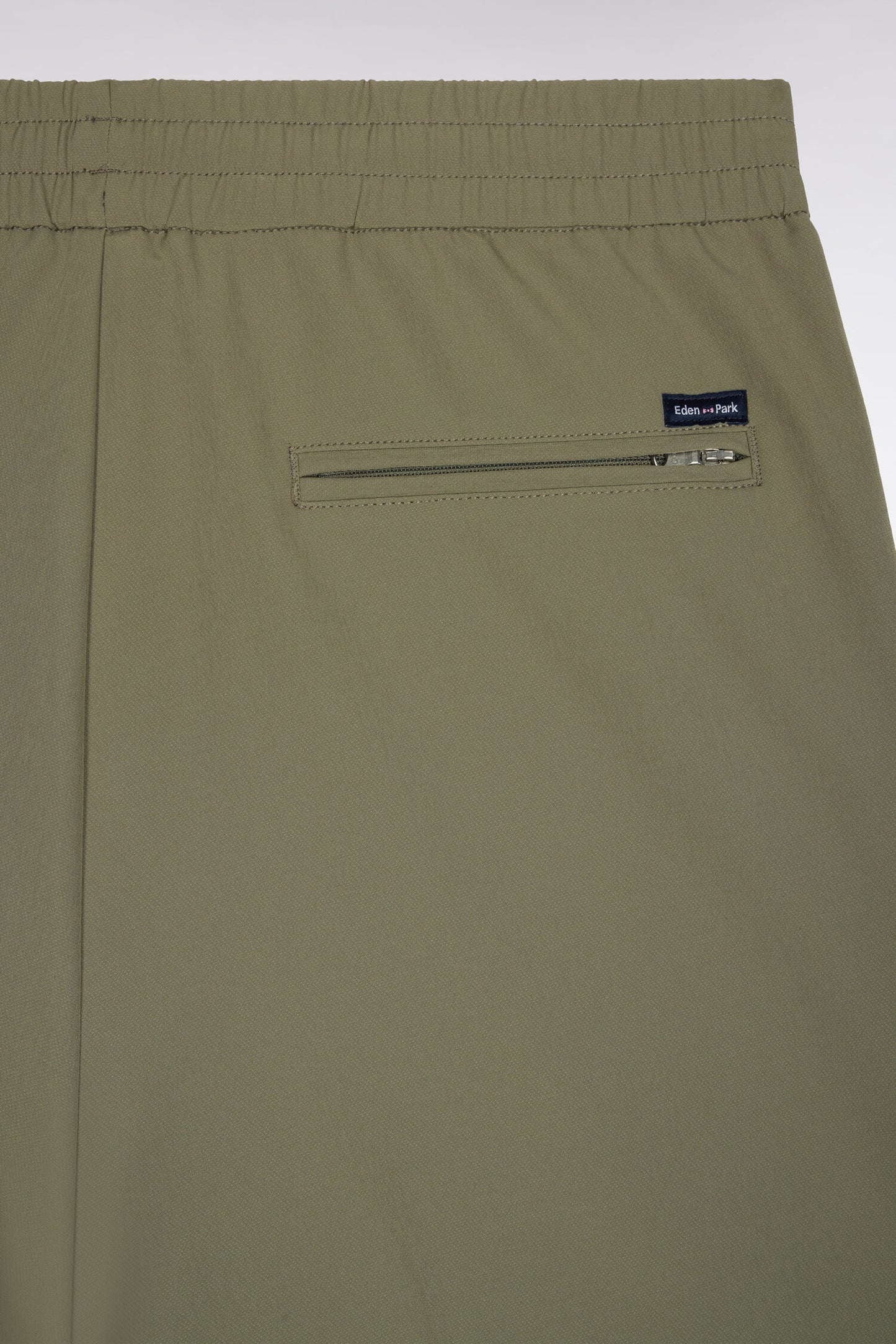 Pantalon à taille élastiquée en nylon stretch technique vert olive coupe Modern