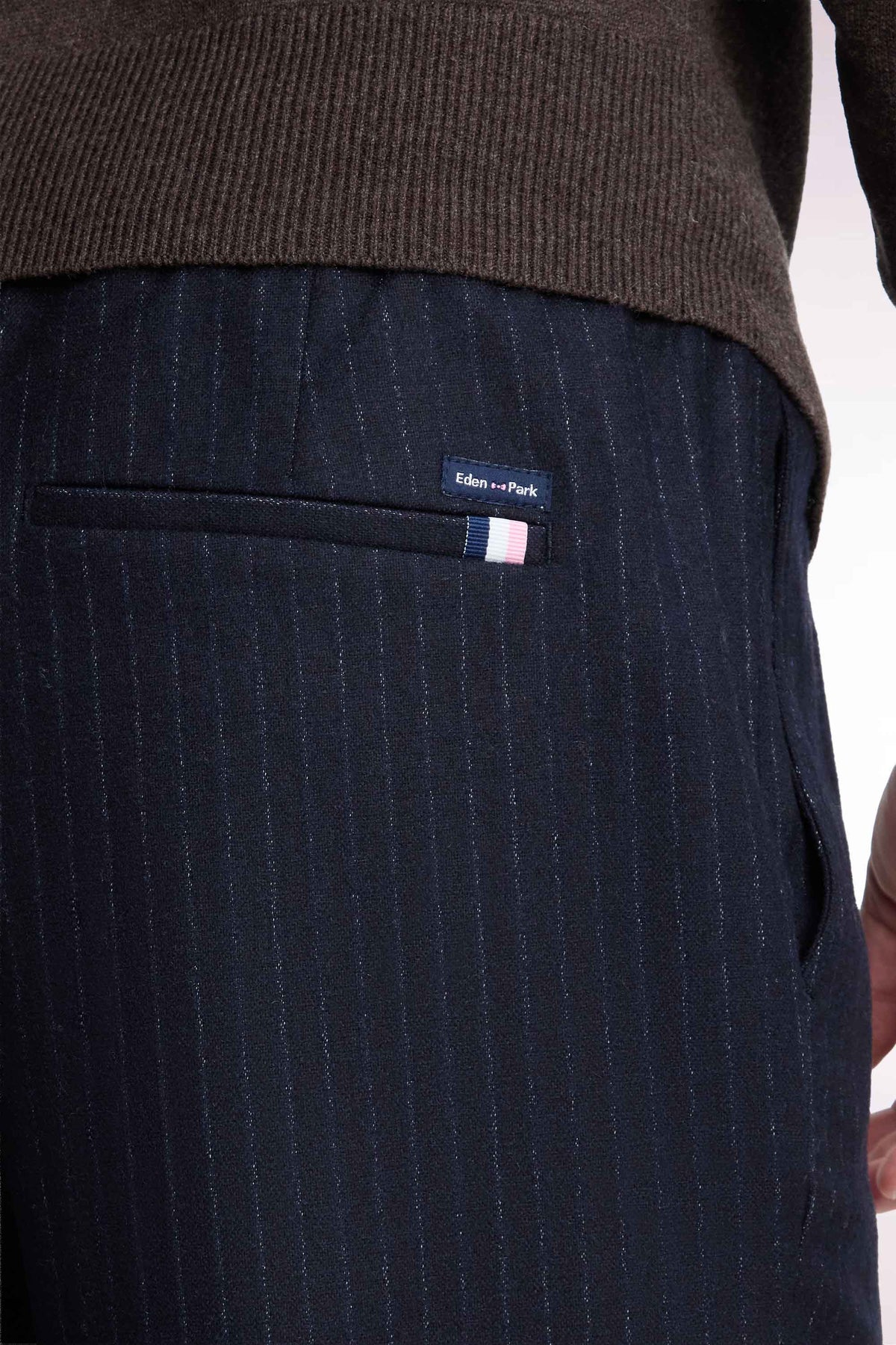 Pantalon à taille élastiquée façon flanelle rayée marine