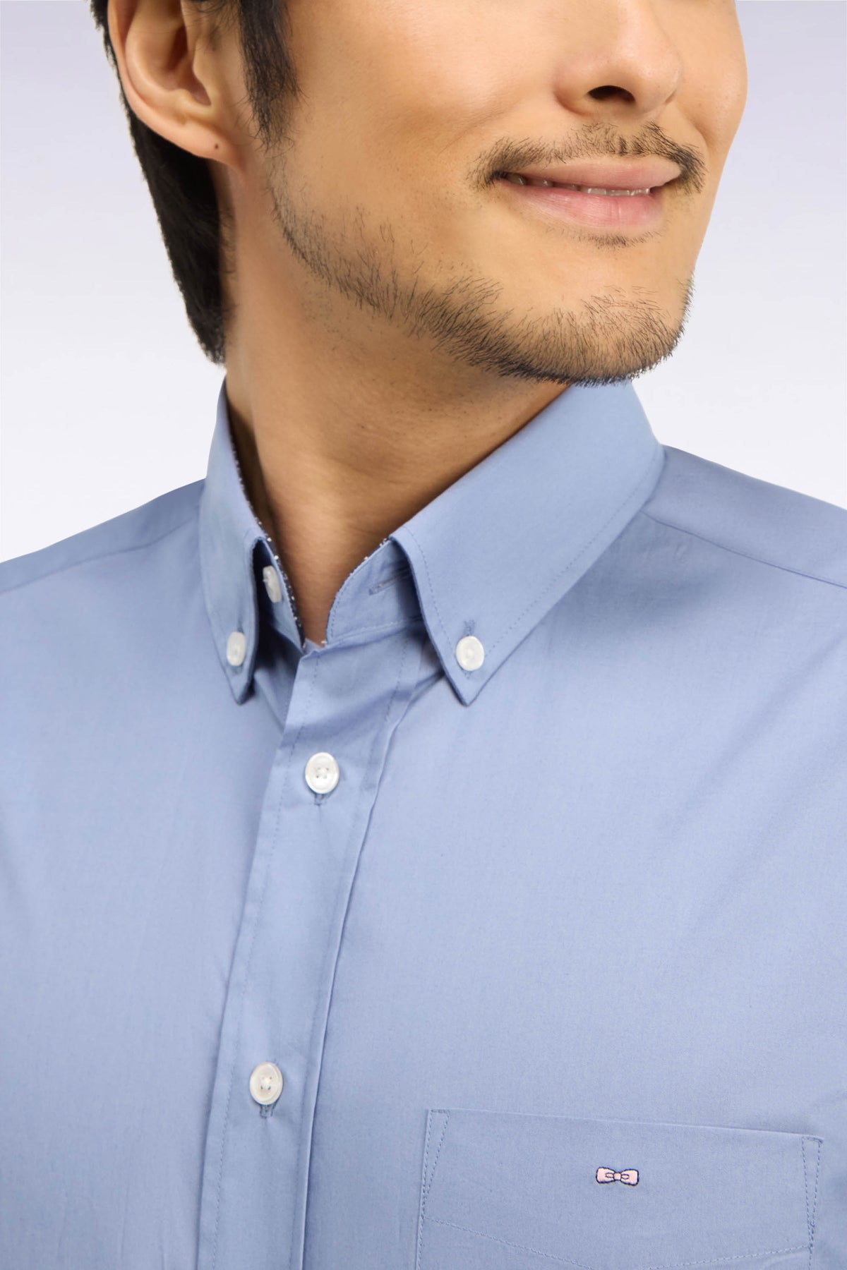 Chemise en coton bleu à détails micromotifs coupe droite