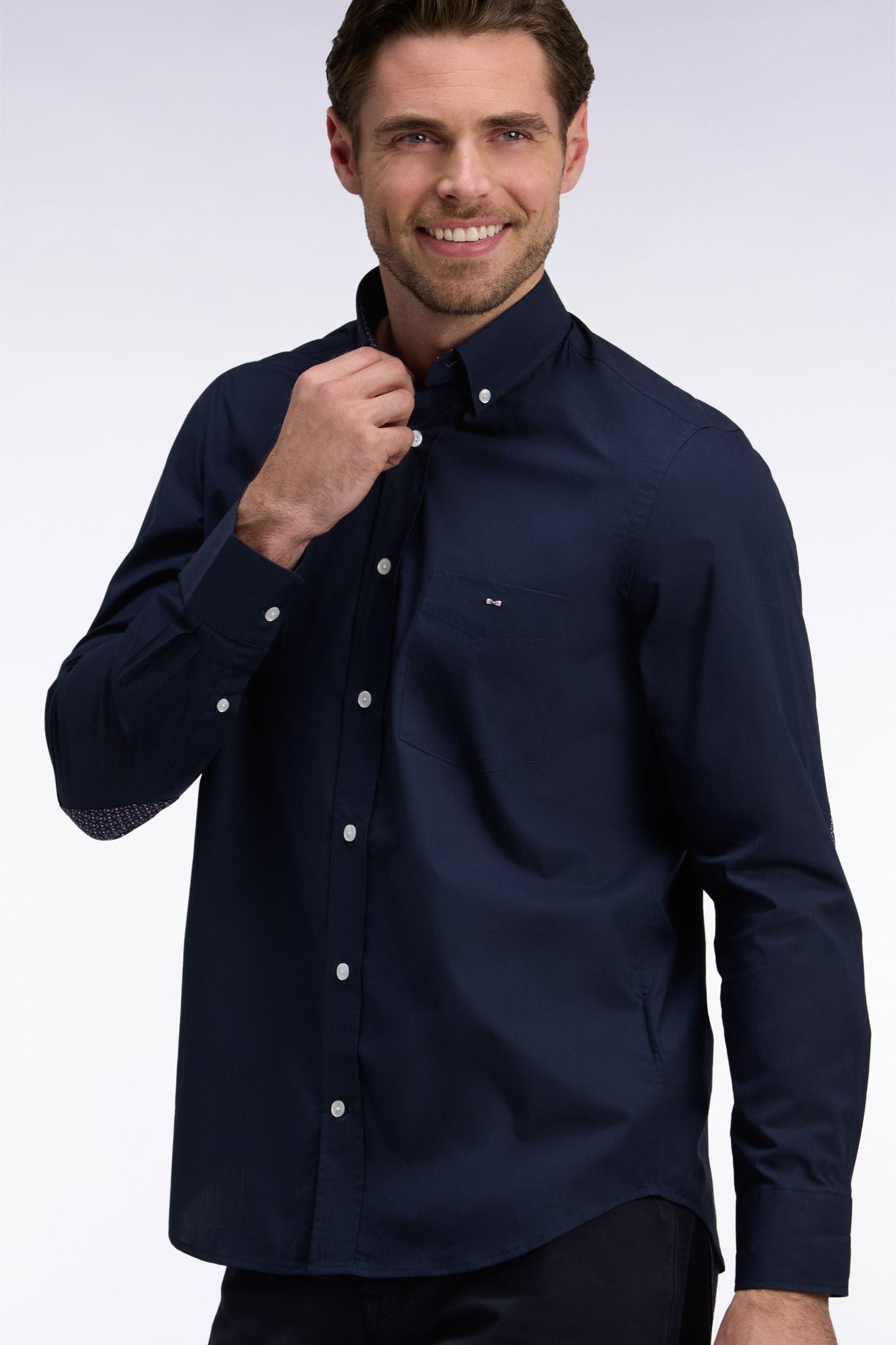 Chemise en coton marine à détails micromotifs coupe droite