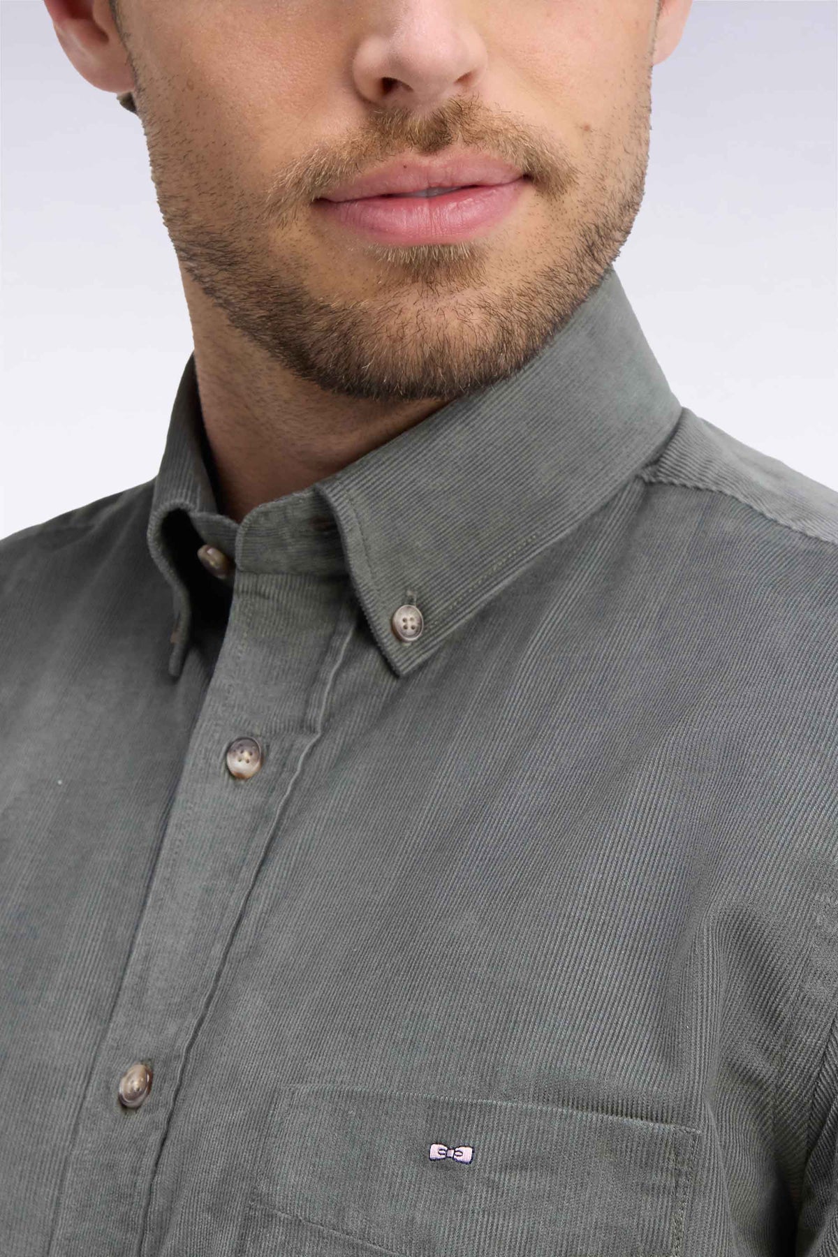 Chemise en coton côtelé kaki coupe droite