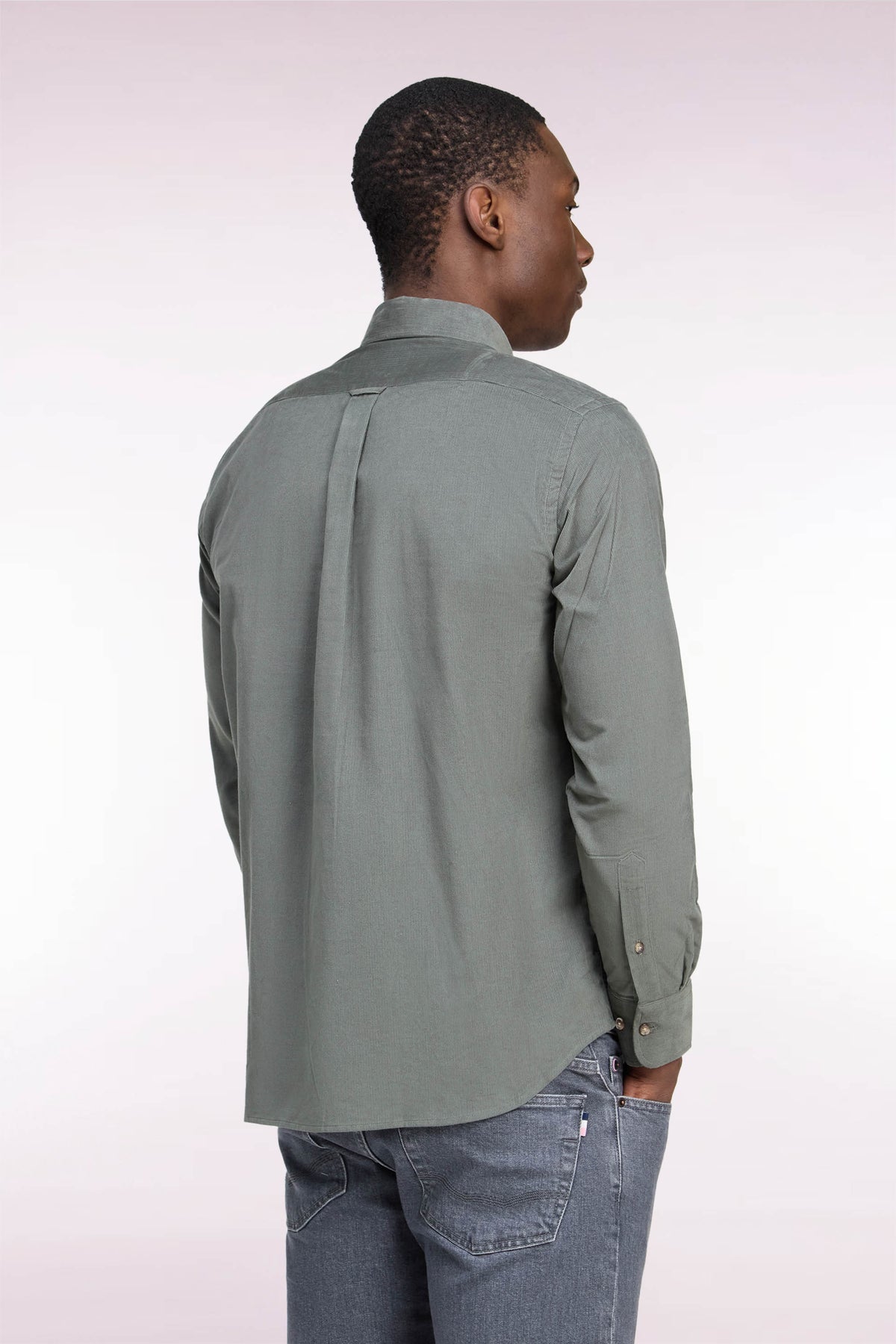 Chemise en coton côtelé vert olive coupe droite
