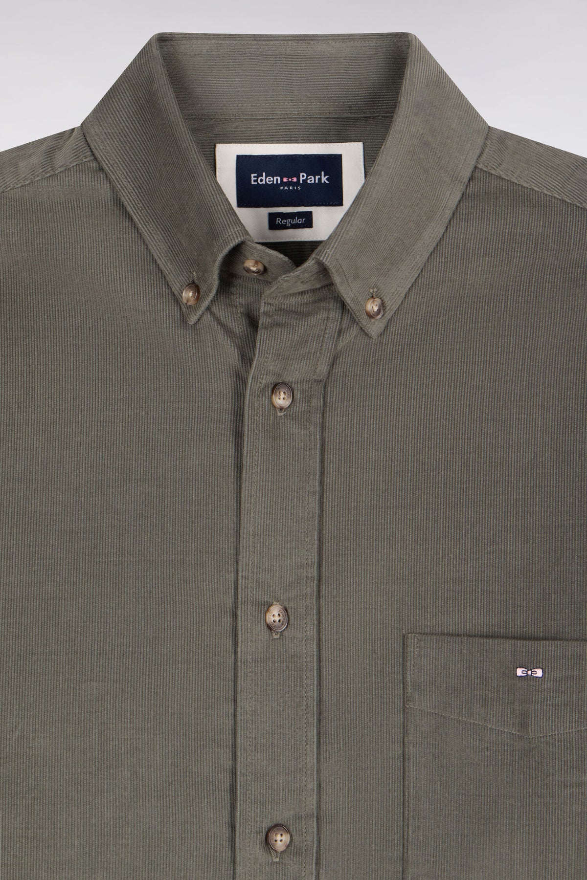 Chemise en coton côtelé vert olive coupe droite