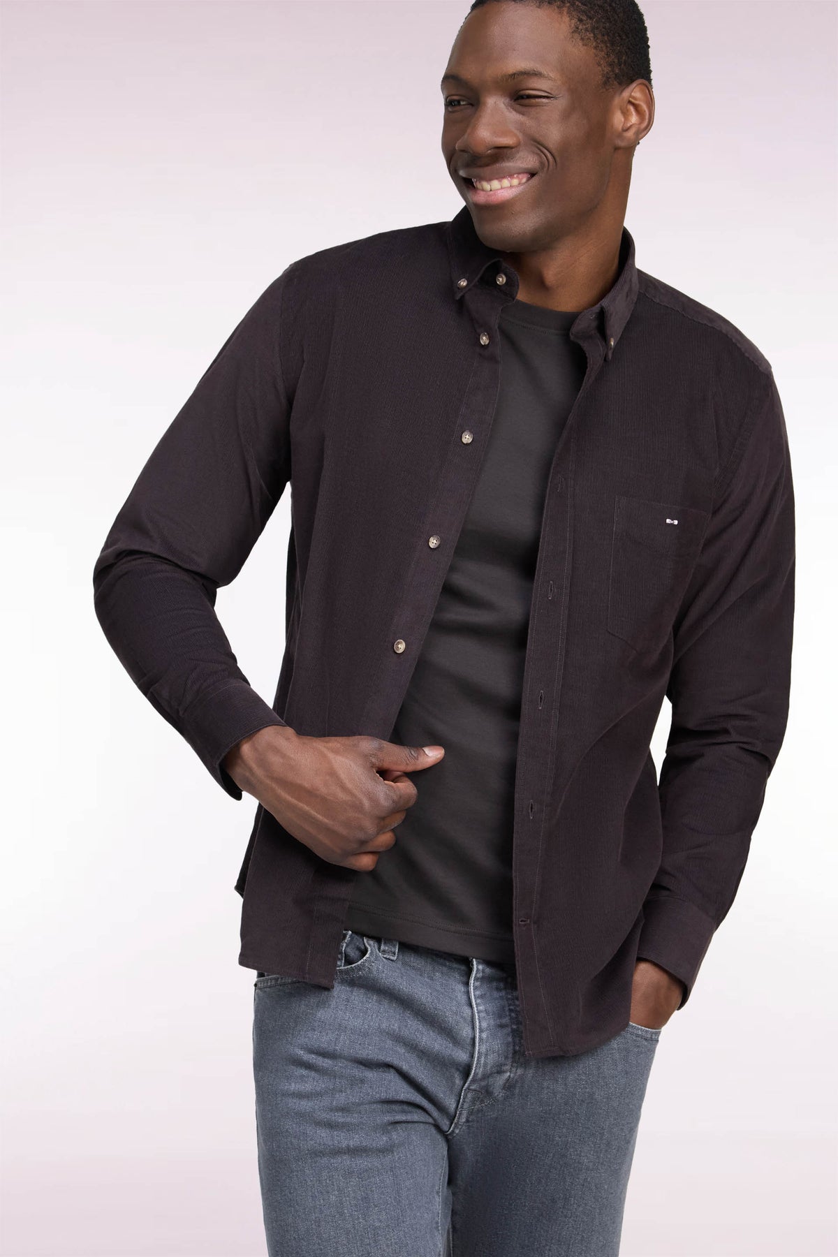 Chemise en coton côtelé marron coupe droite