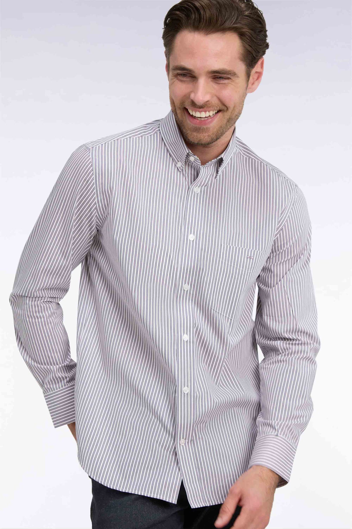 Chemise en coton à rayures marine et rose coupe droite