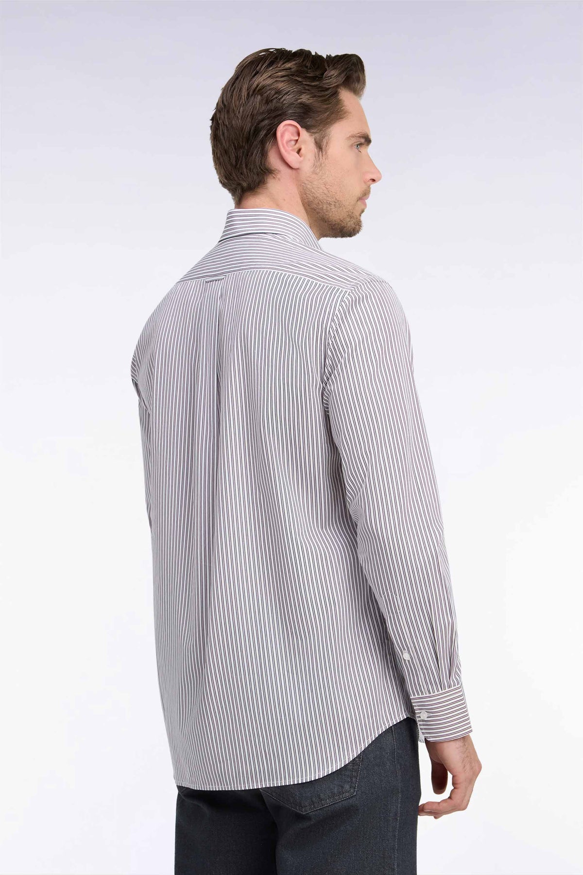 Chemise en coton à rayures marine et rose coupe droite