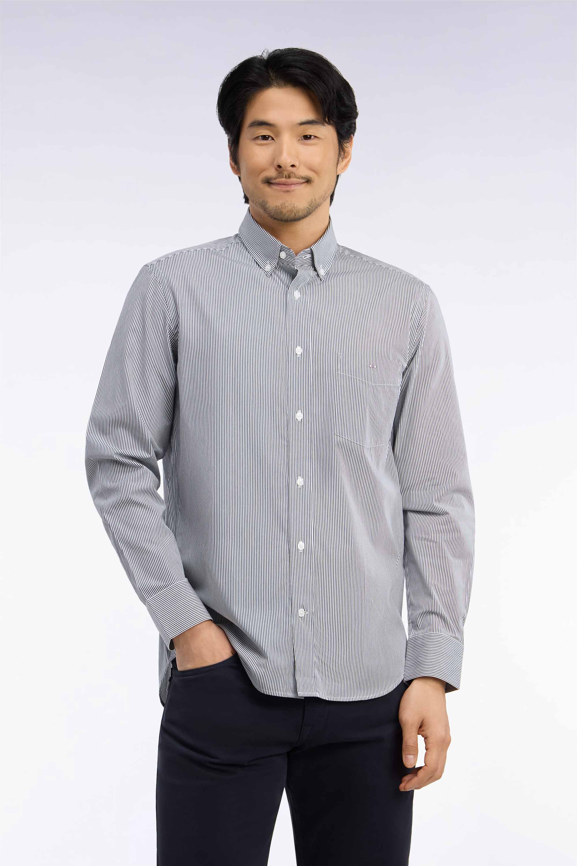 Chemise en coton blanc à fines rayures marine coupe droite