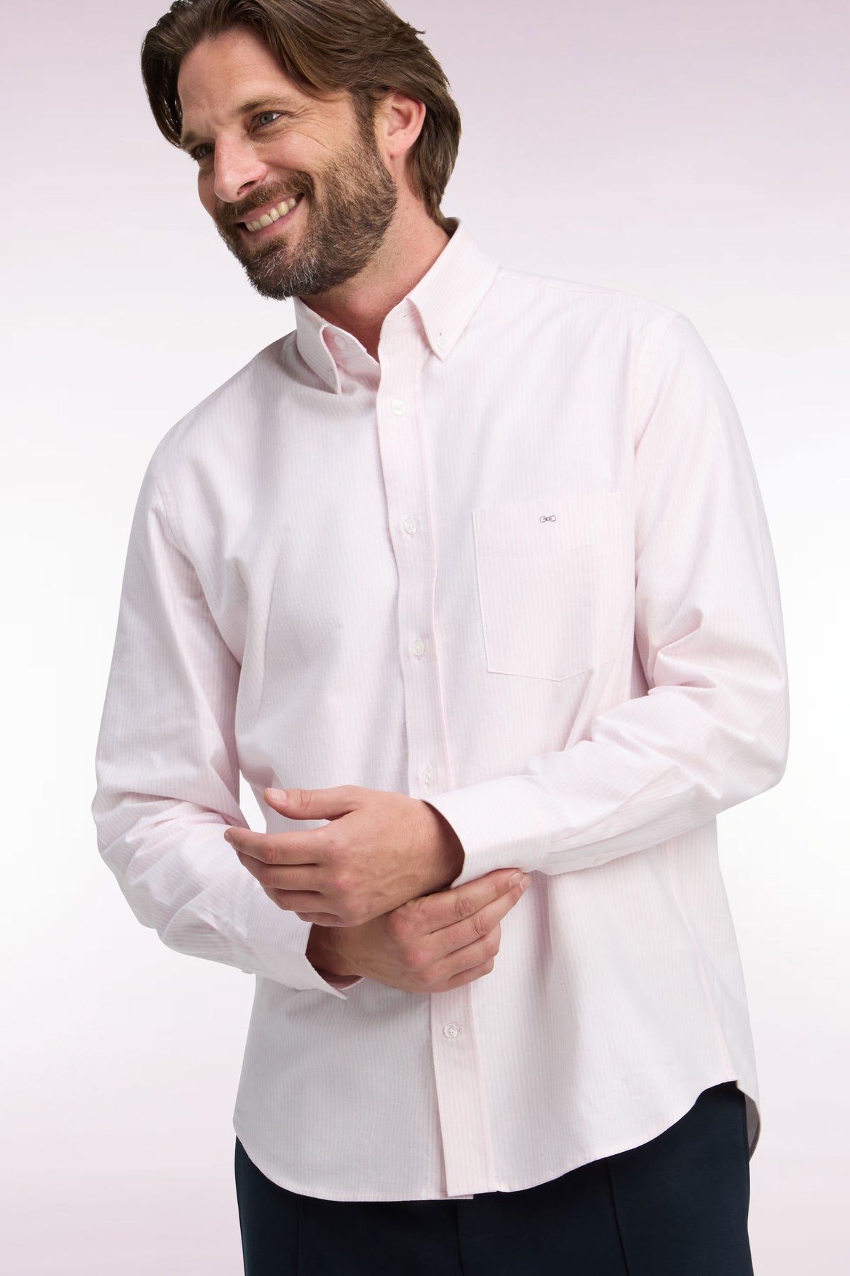 Chemise en coton à rayures bâtons roses coupe droite