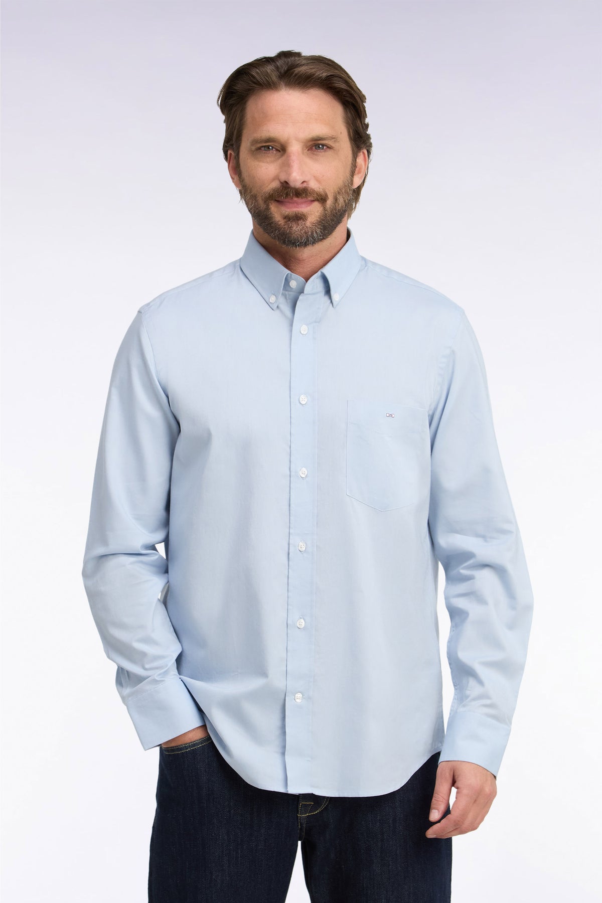 Chemise unie en coton bleu ciel coupe droite