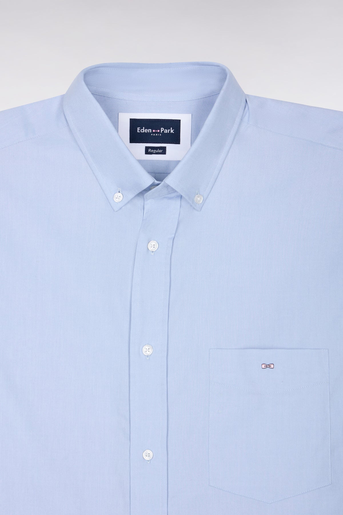 Chemise unie en coton bleu ciel coupe droite