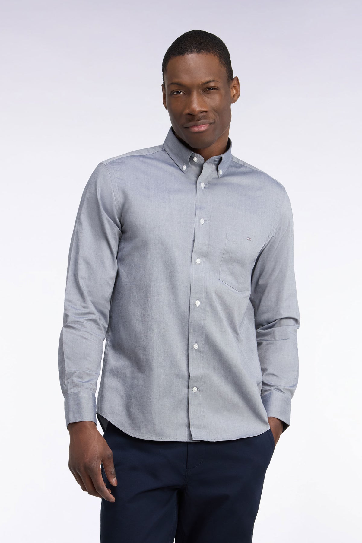 Chemise unie en coton marine coupe droite