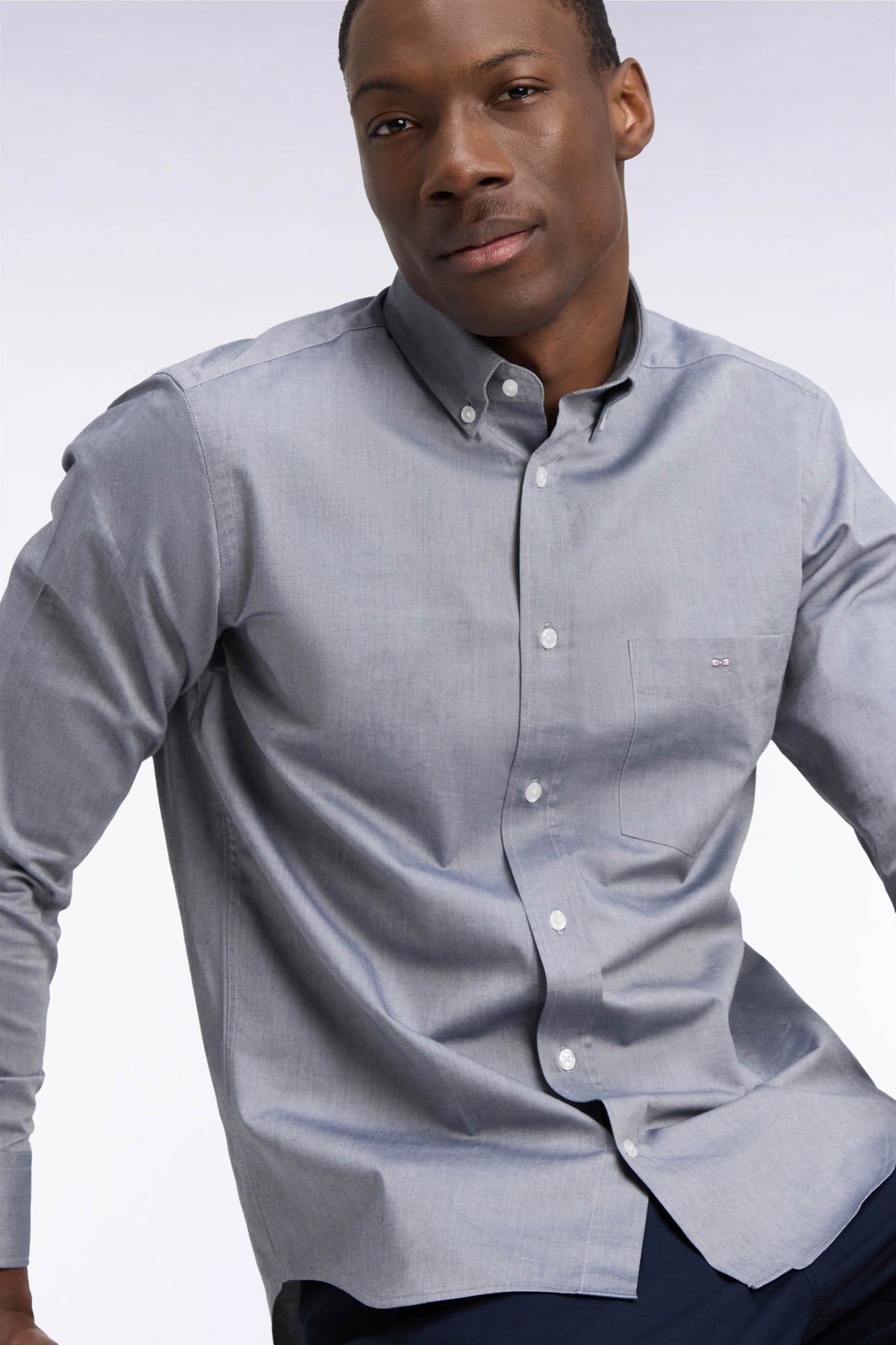 Chemise unie en coton marine coupe droite