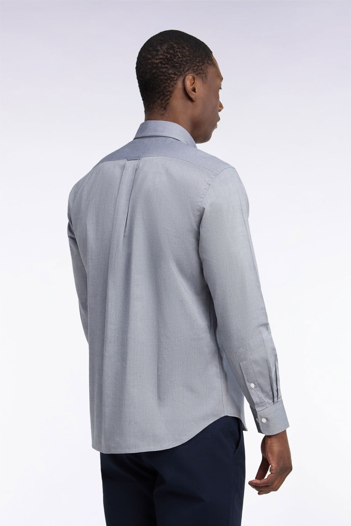 Chemise unie en coton marine coupe droite