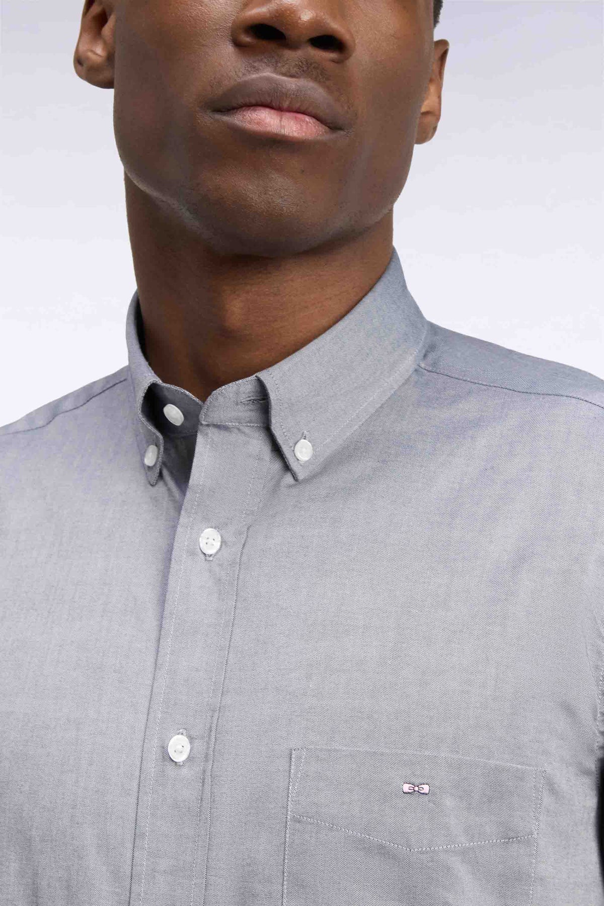 Chemise unie en coton marine coupe droite