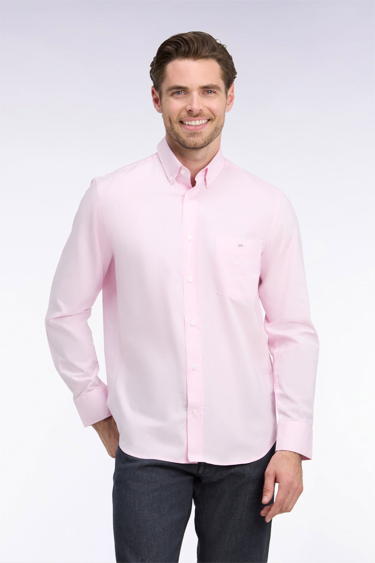 Chemise unie en coton rose coupe droite