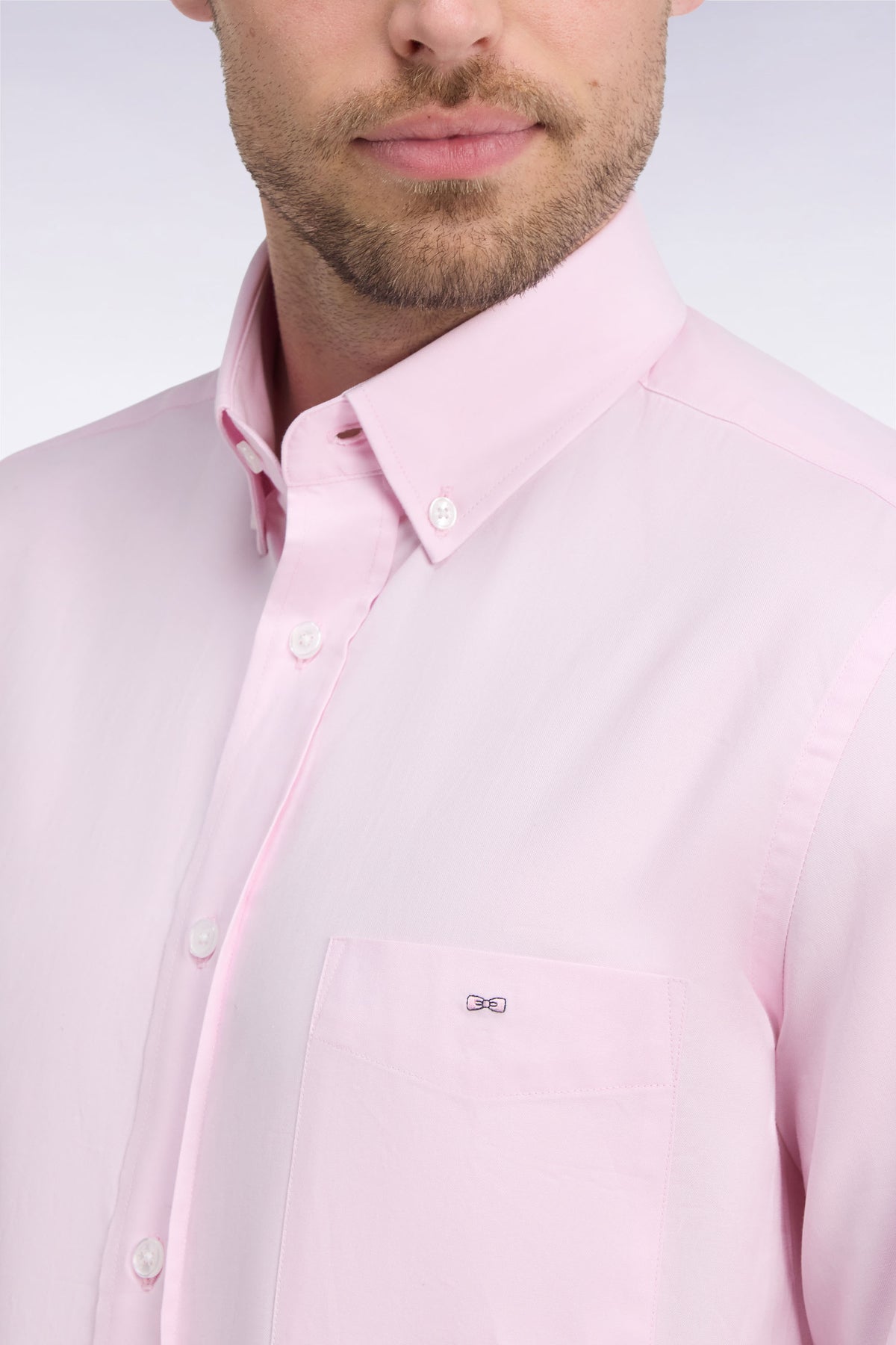 Chemise unie en coton rose coupe droite