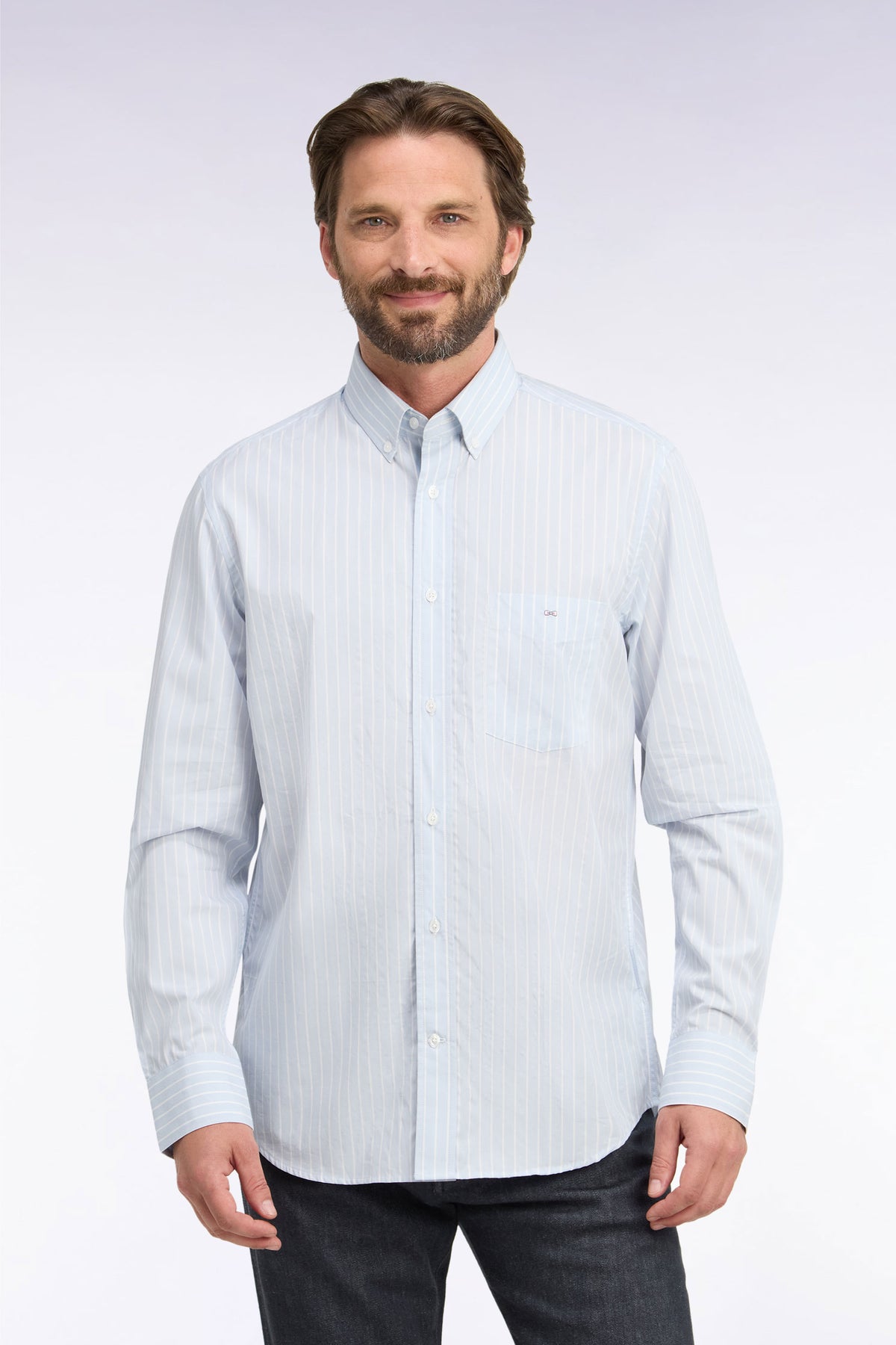 Chemise en coton blanc tissé à rayures ciel coupe droite