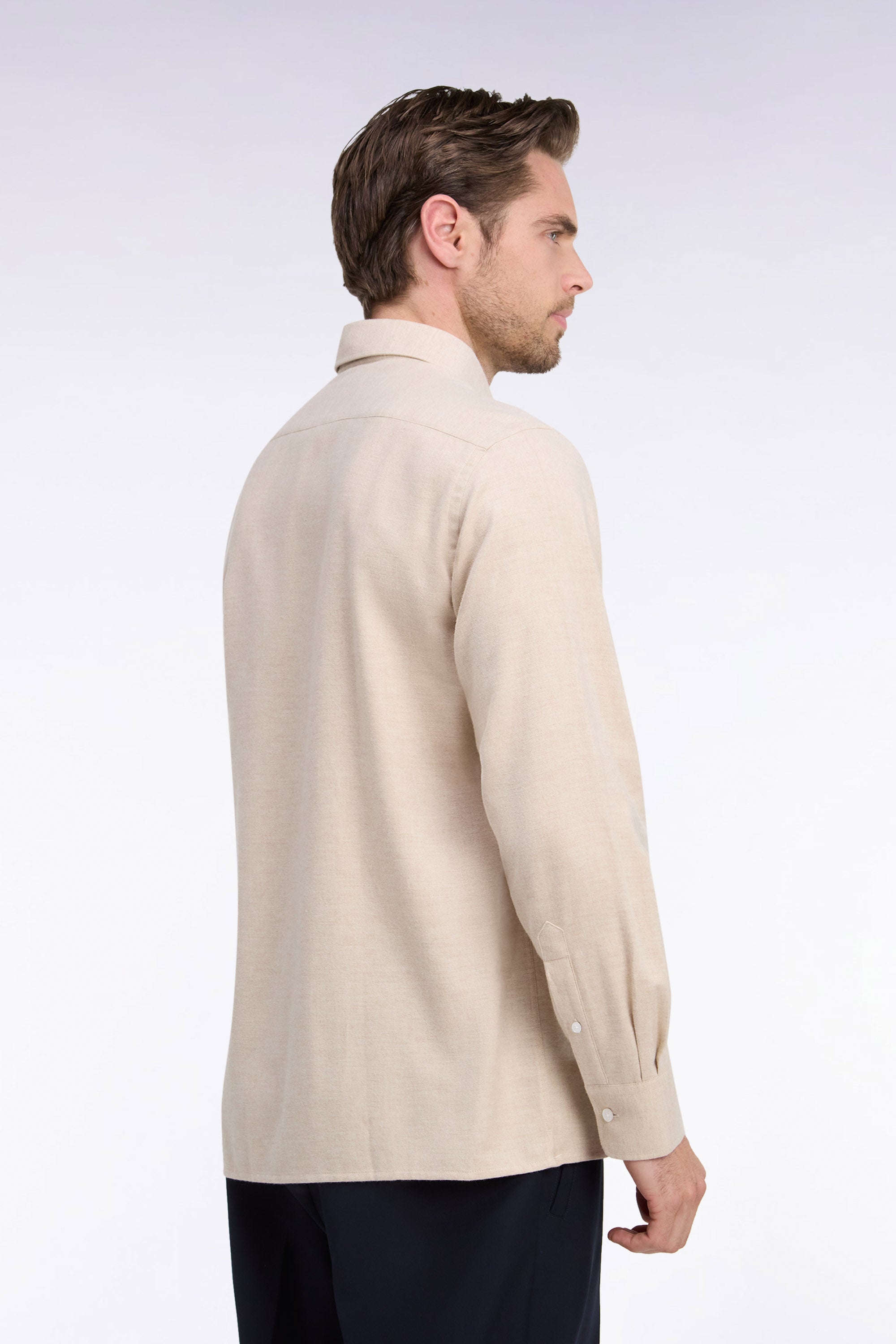 Chemise unie en coton camel coupe droite
