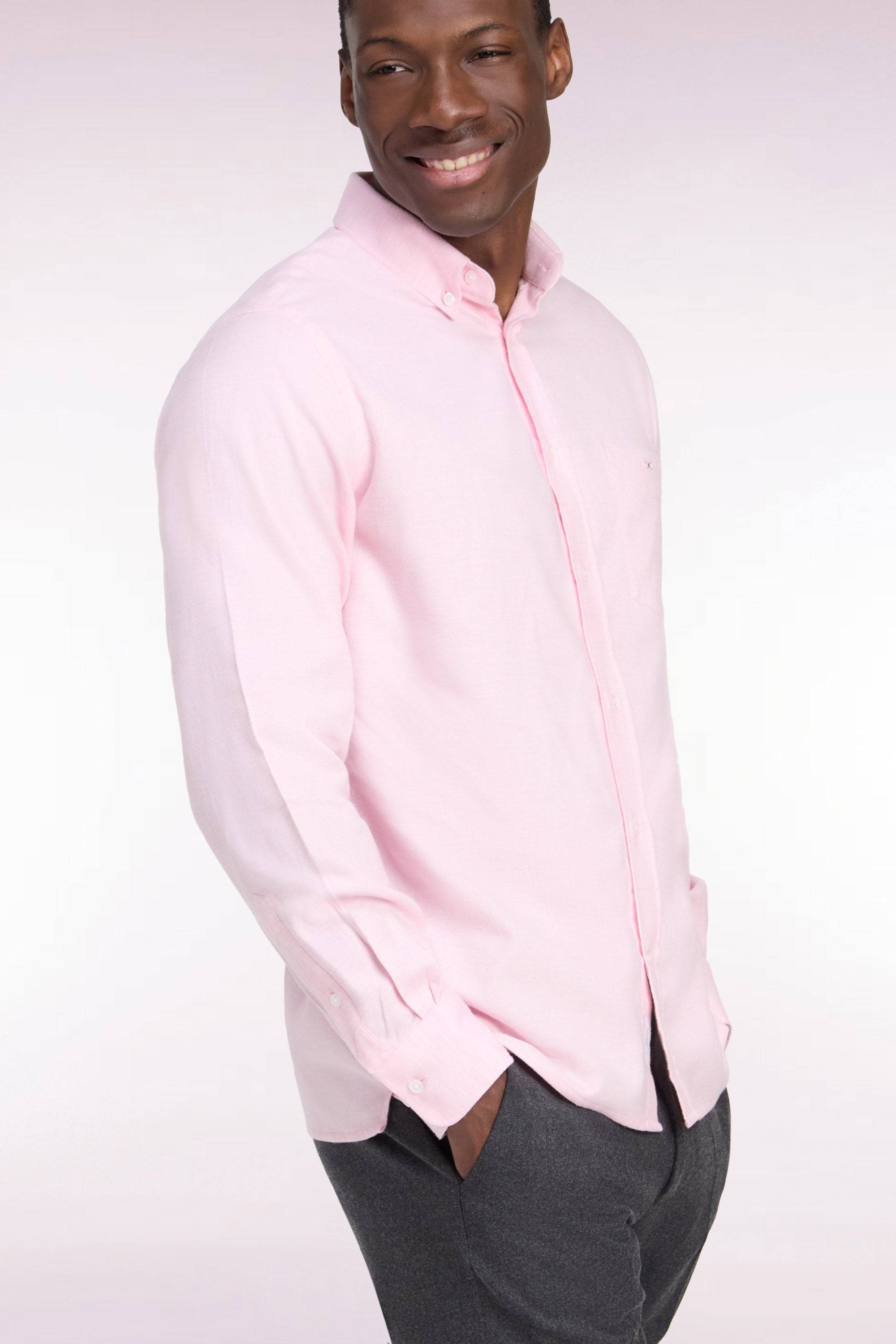 Chemise unie en coton rose coupe droite