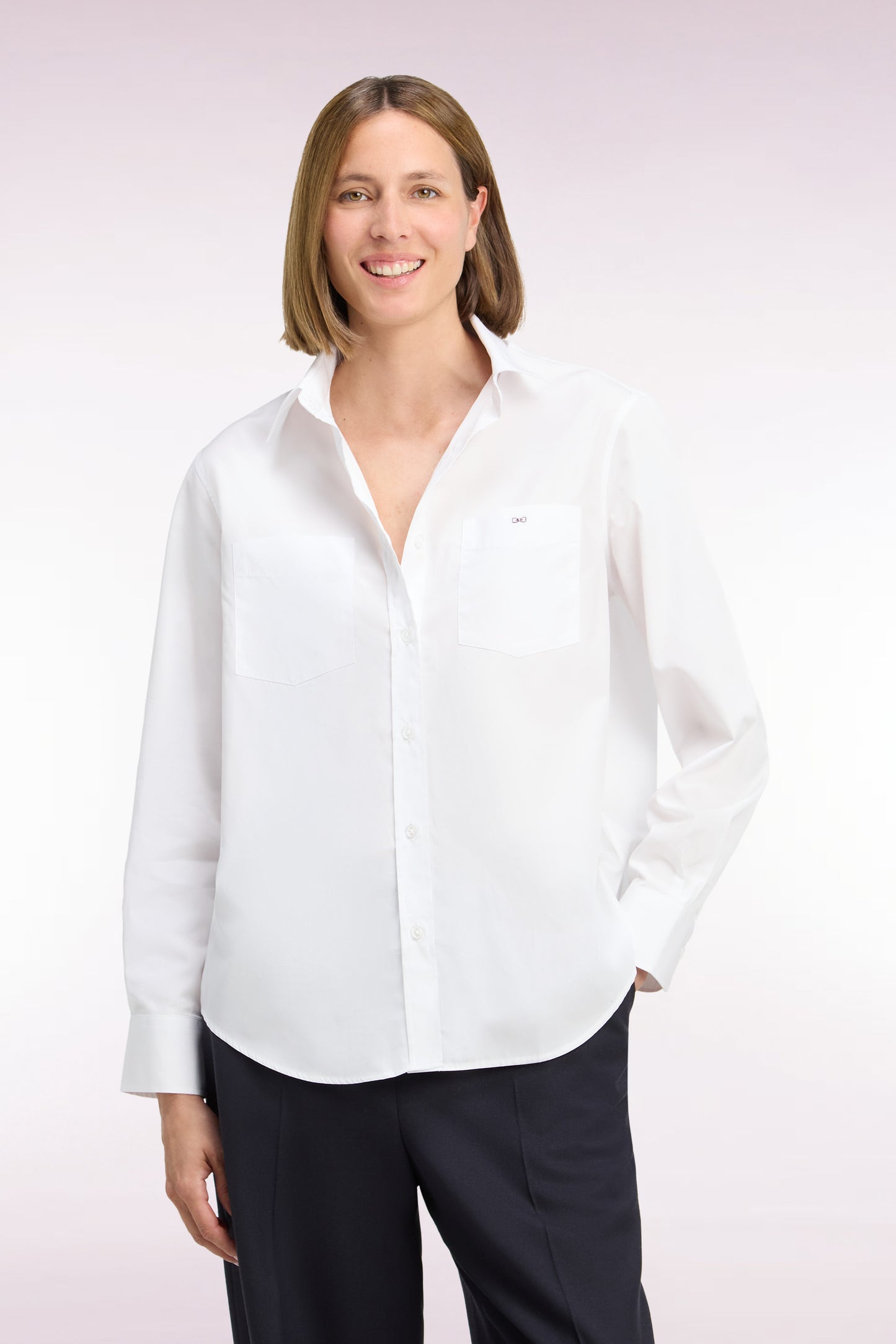 Chemise en coton blanc à poches plaquées coupe décontractée